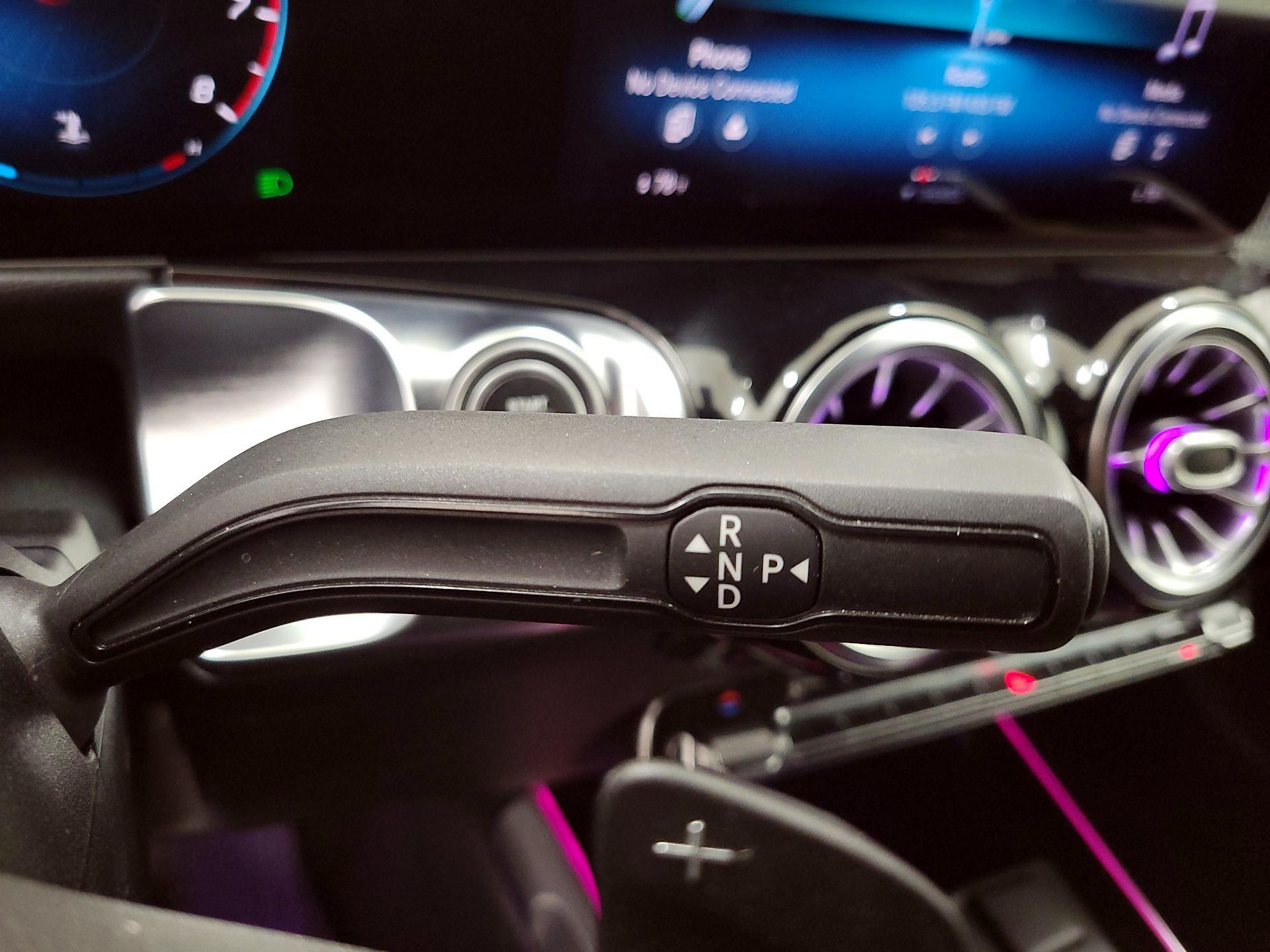 Thumbnail: 2020 Mercedes-Benz GLB - 17