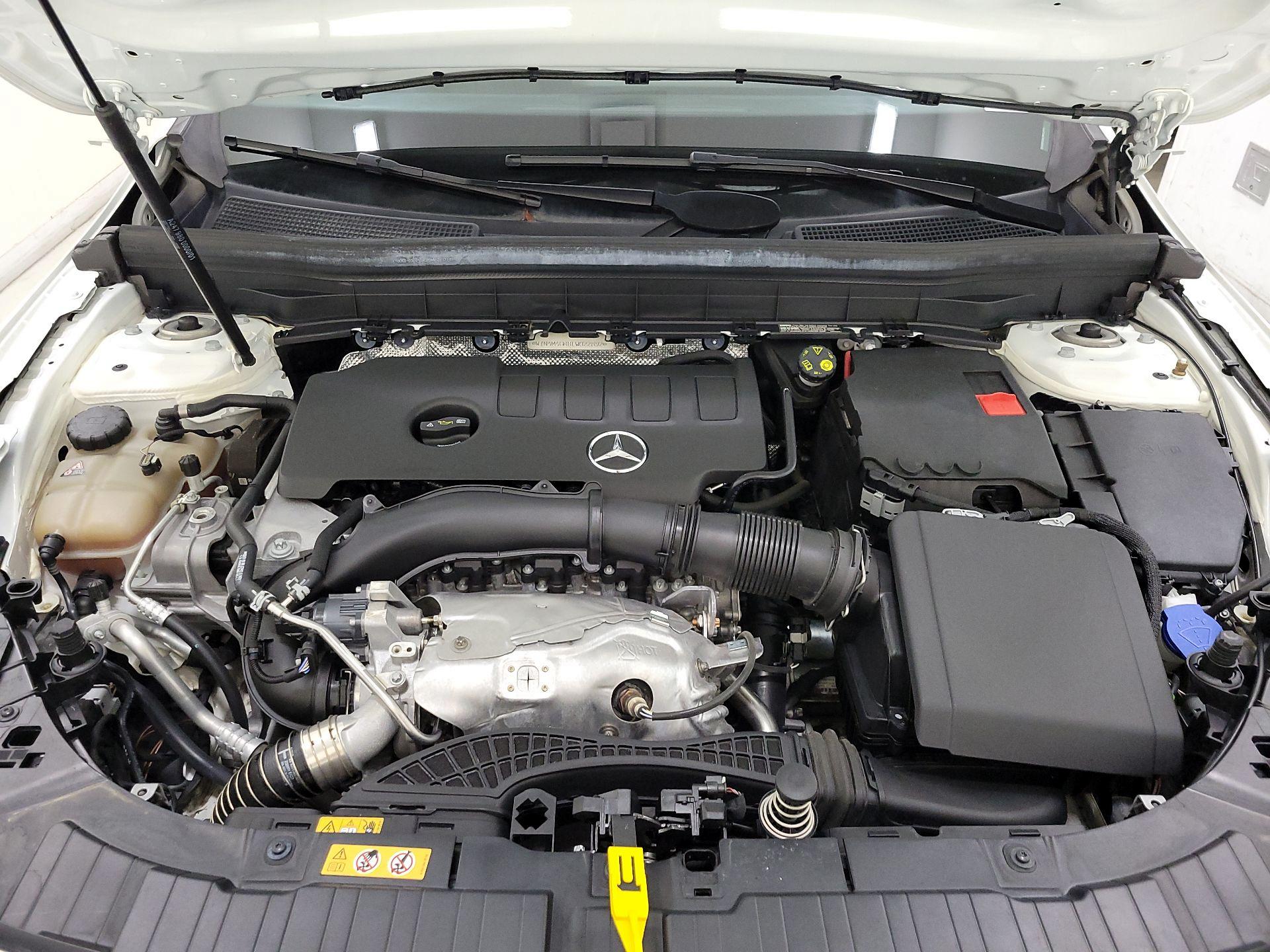 Thumbnail: 2020 Mercedes-Benz GLB - 20