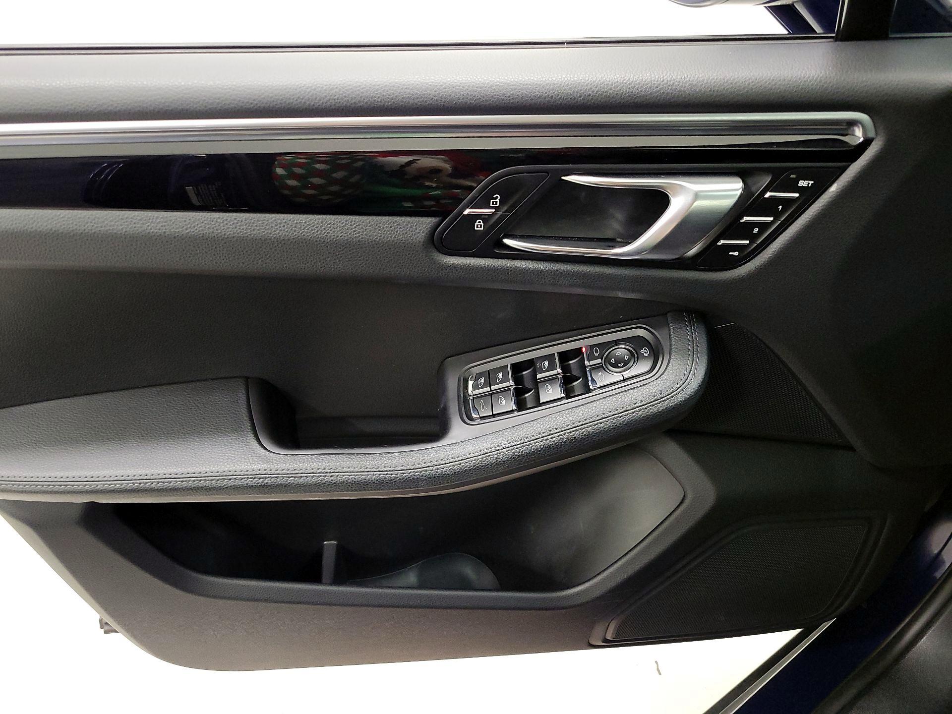 Thumbnail: 2022 Porsche Macan - 12