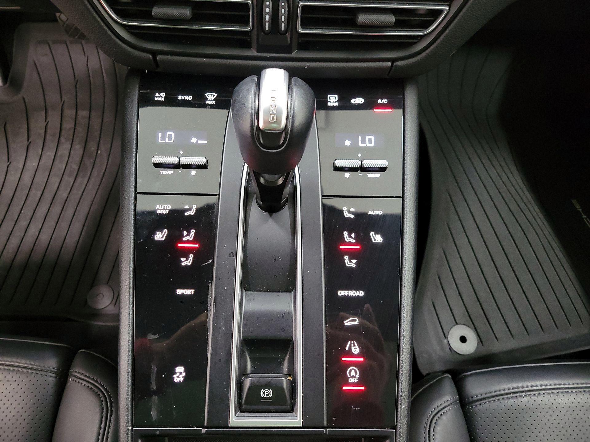 Thumbnail: 2022 Porsche Macan - 17