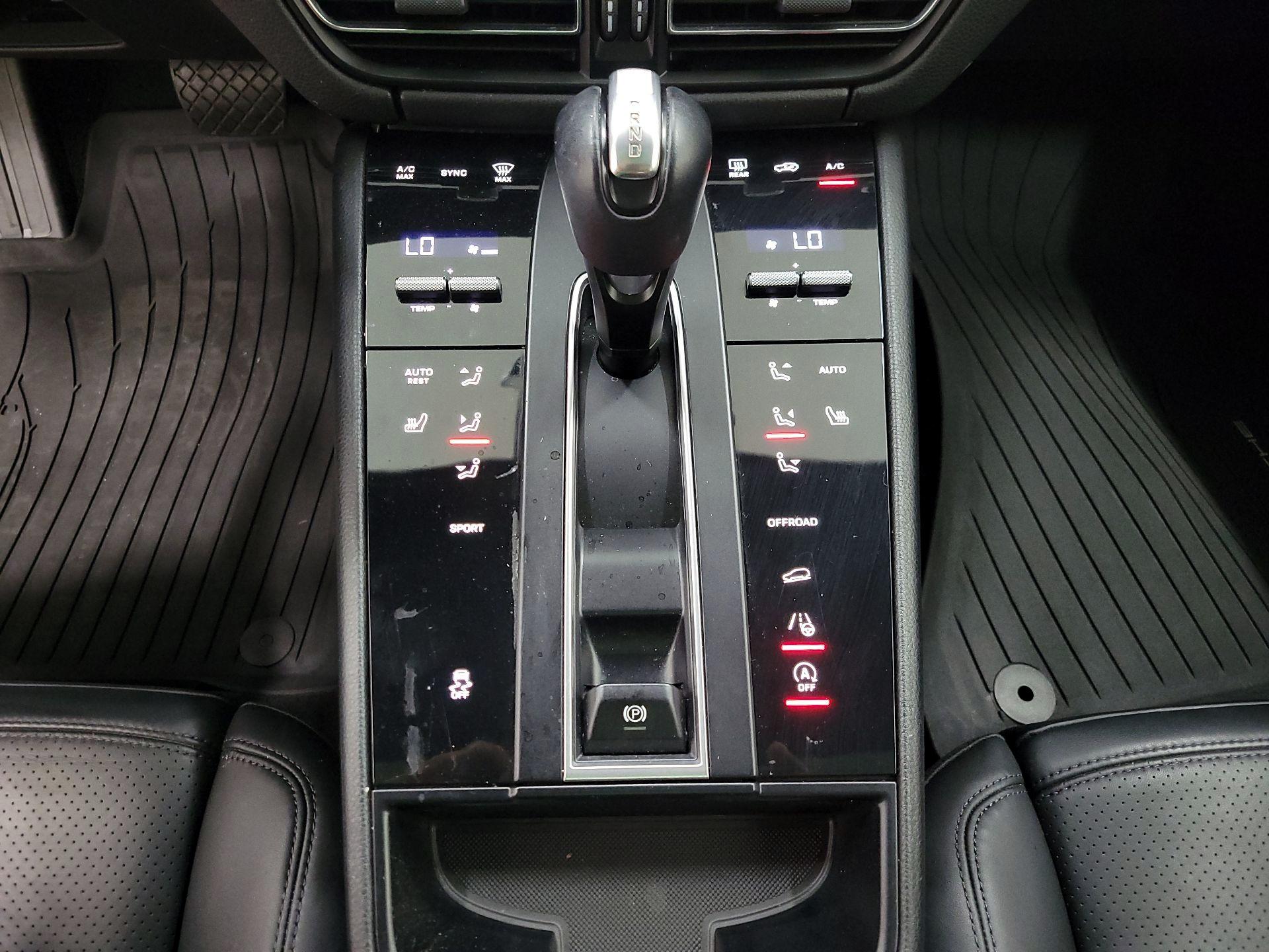 Thumbnail: 2022 Porsche Macan - 18