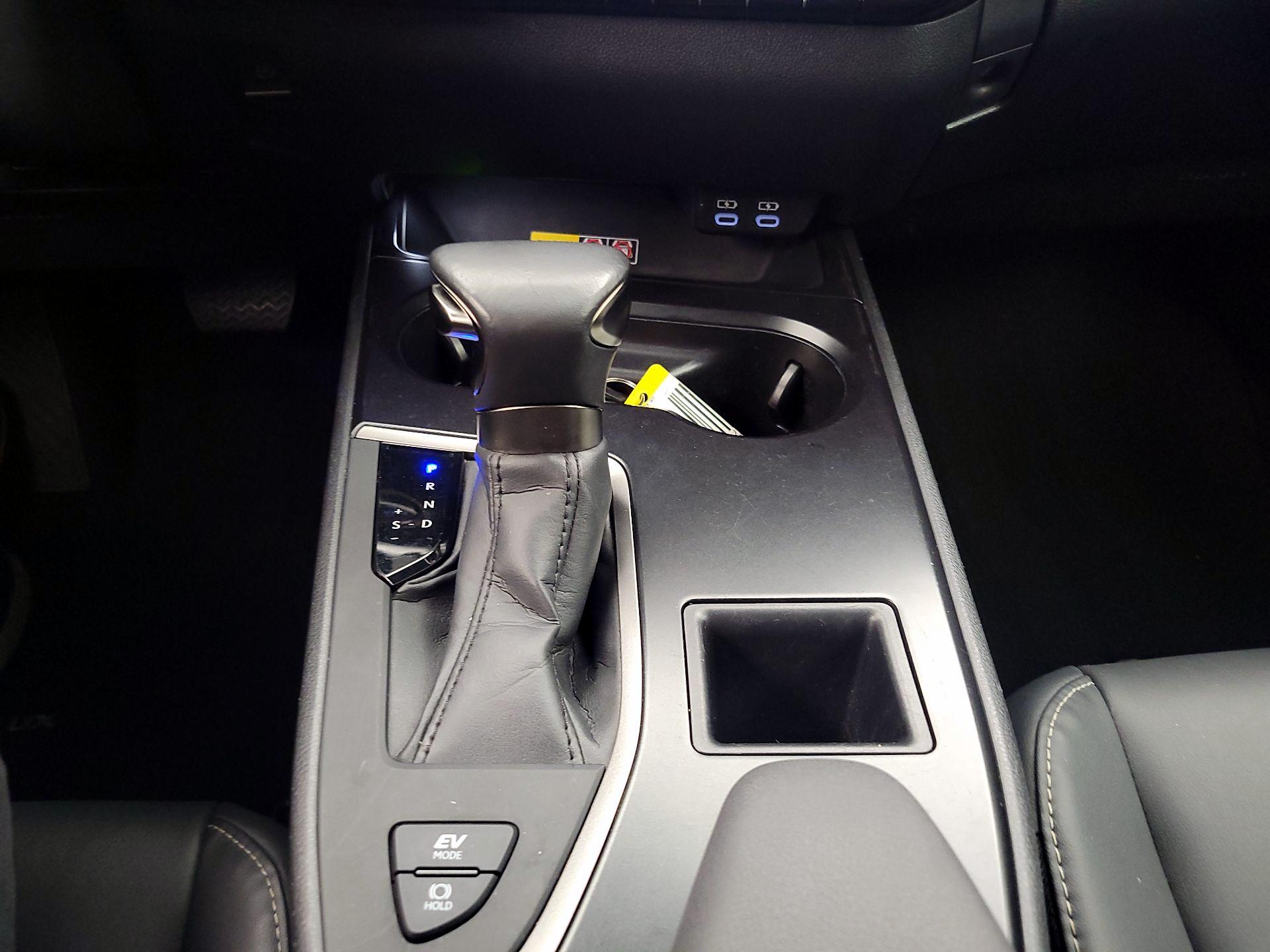 Thumbnail: 2024 Lexus UX - 18