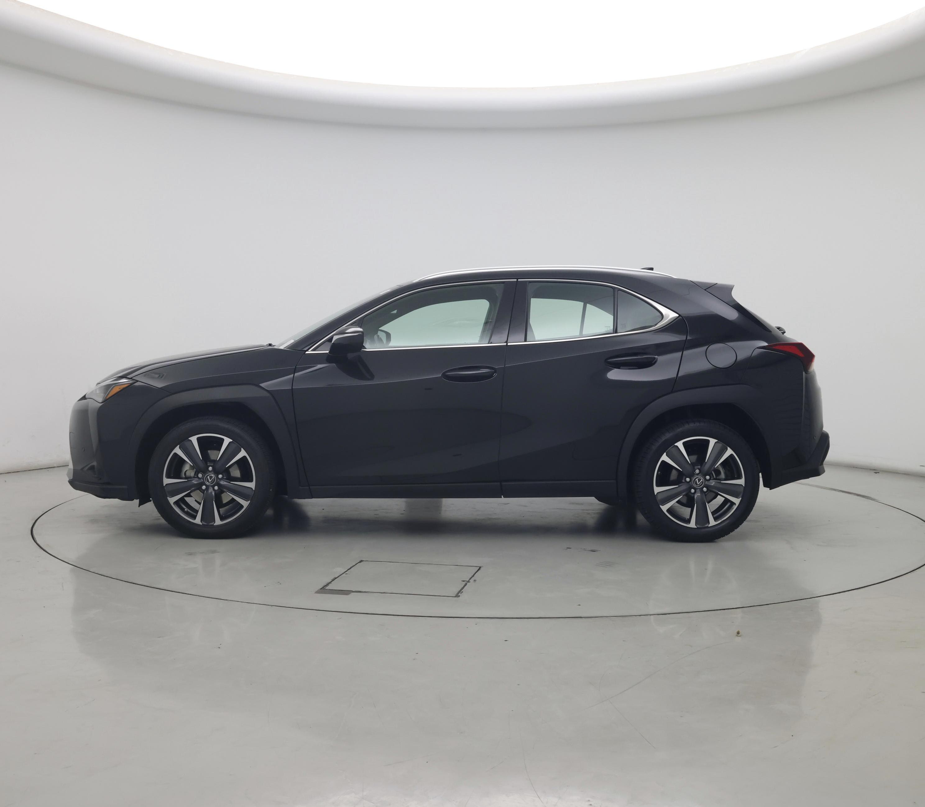 Thumbnail: 2024 Lexus UX - 3