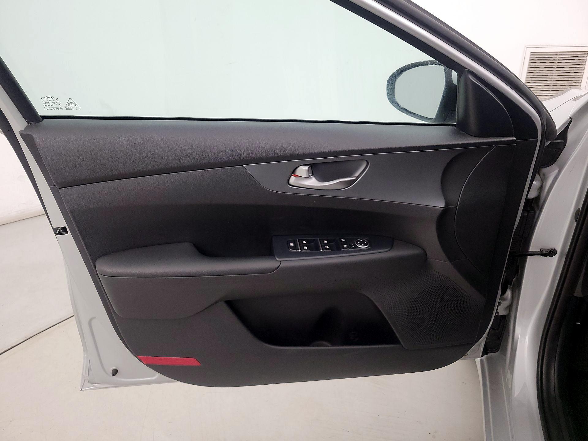 Thumbnail: 2021 Kia Forte - 12