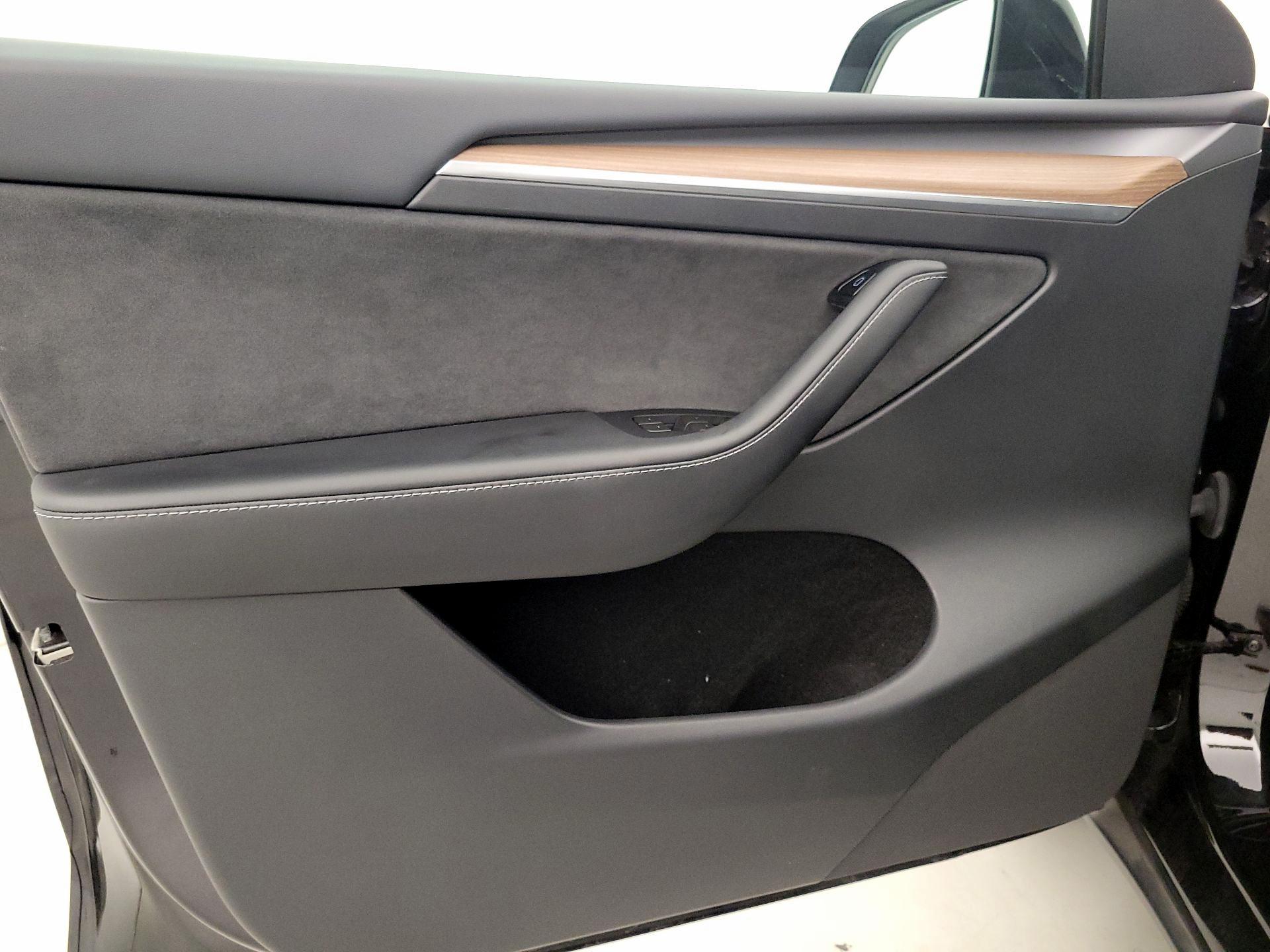 Thumbnail: 2023 Tesla Model Y - 12