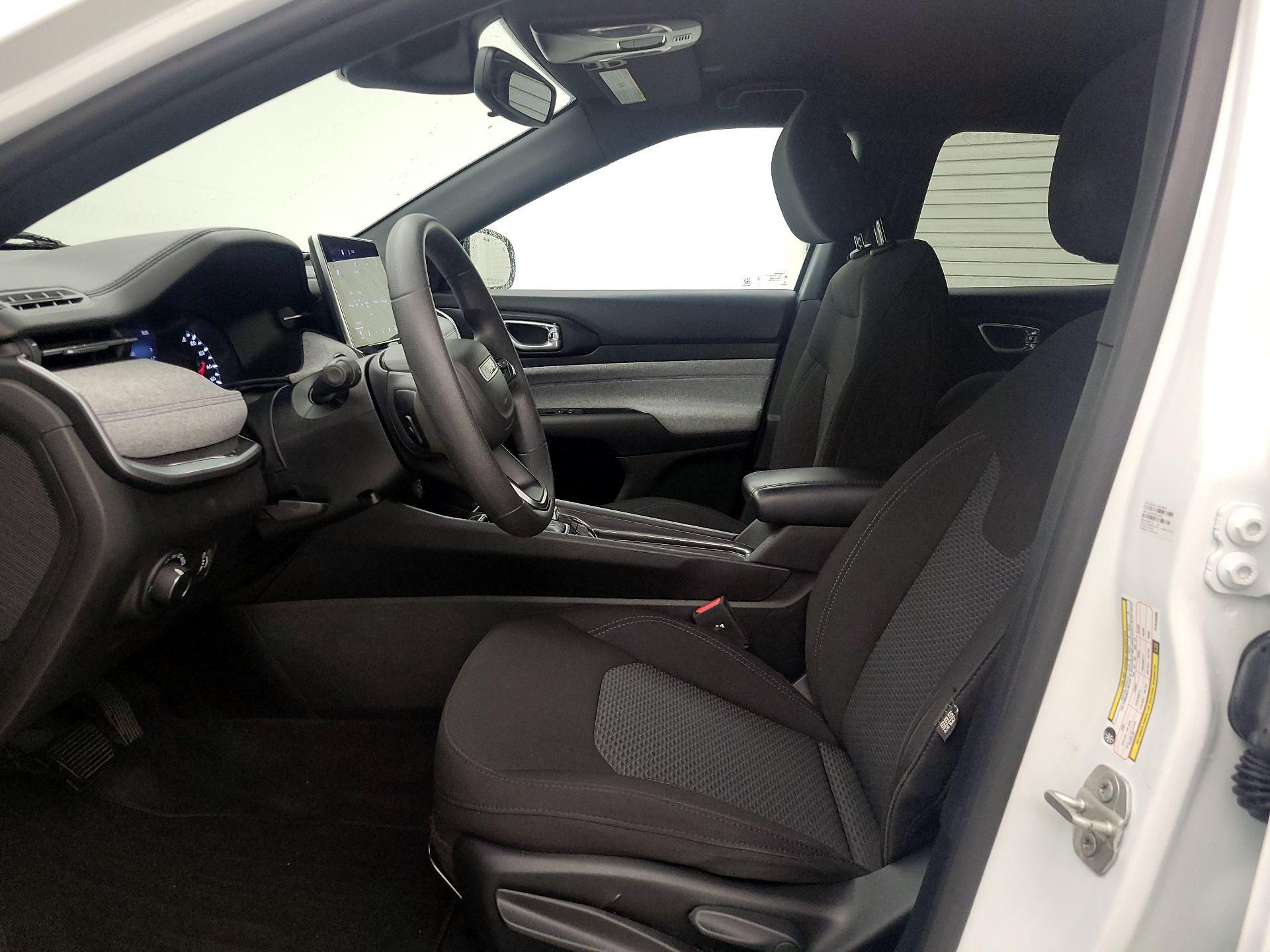 Thumbnail: 2023 Jeep Compass - 11