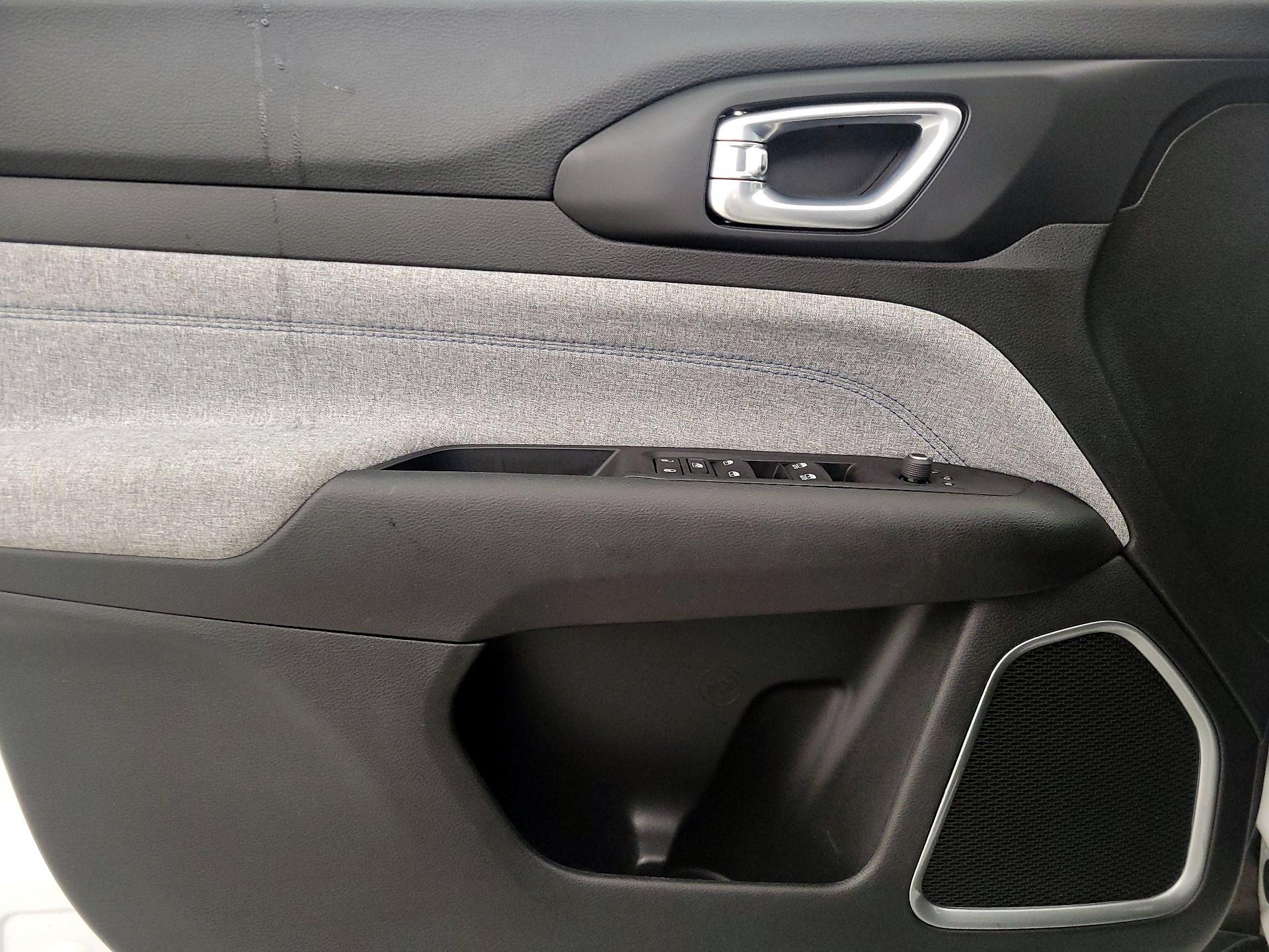 Thumbnail: 2023 Jeep Compass - 12