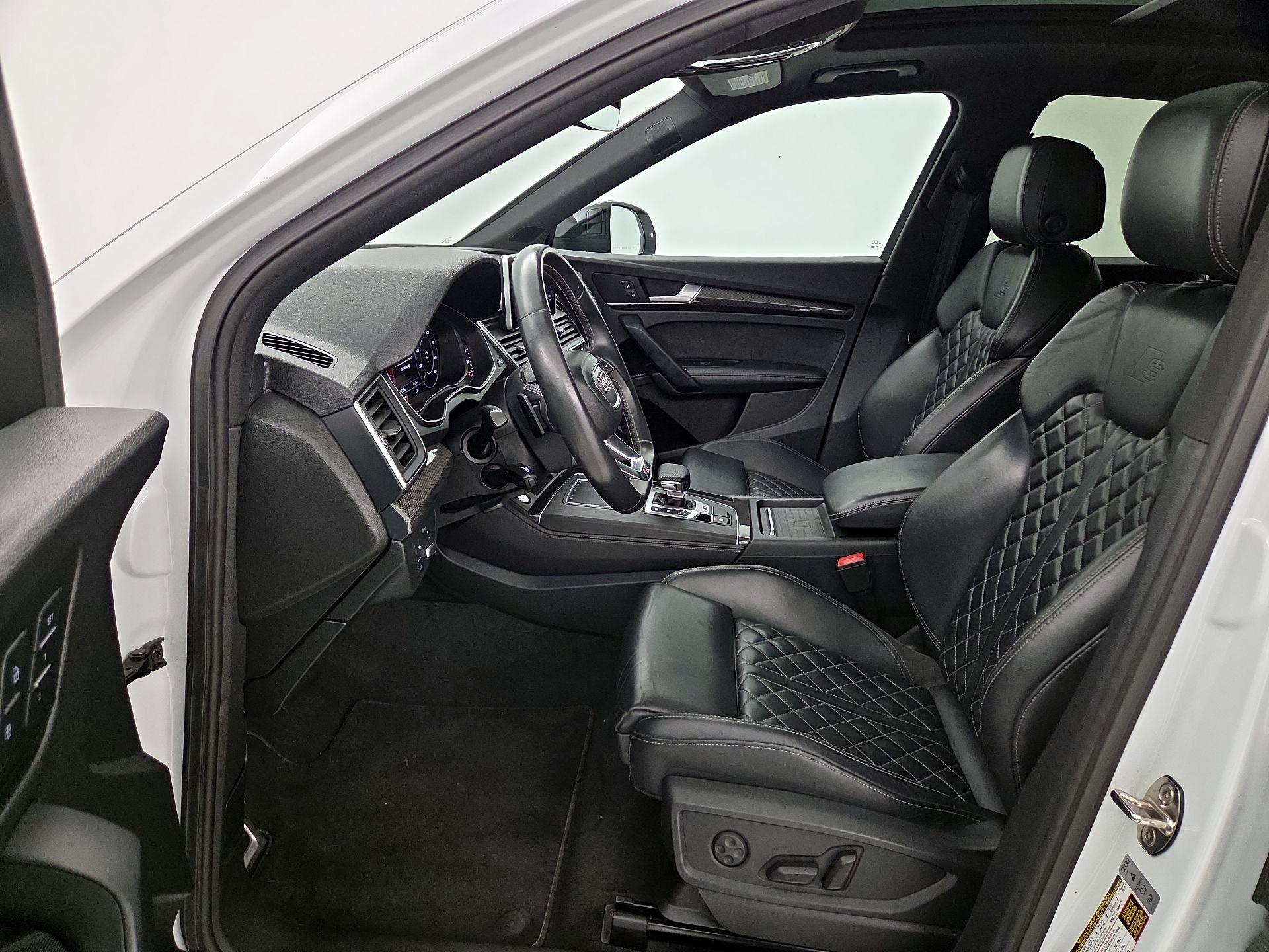 Thumbnail: 2019 Audi SQ5 - 11