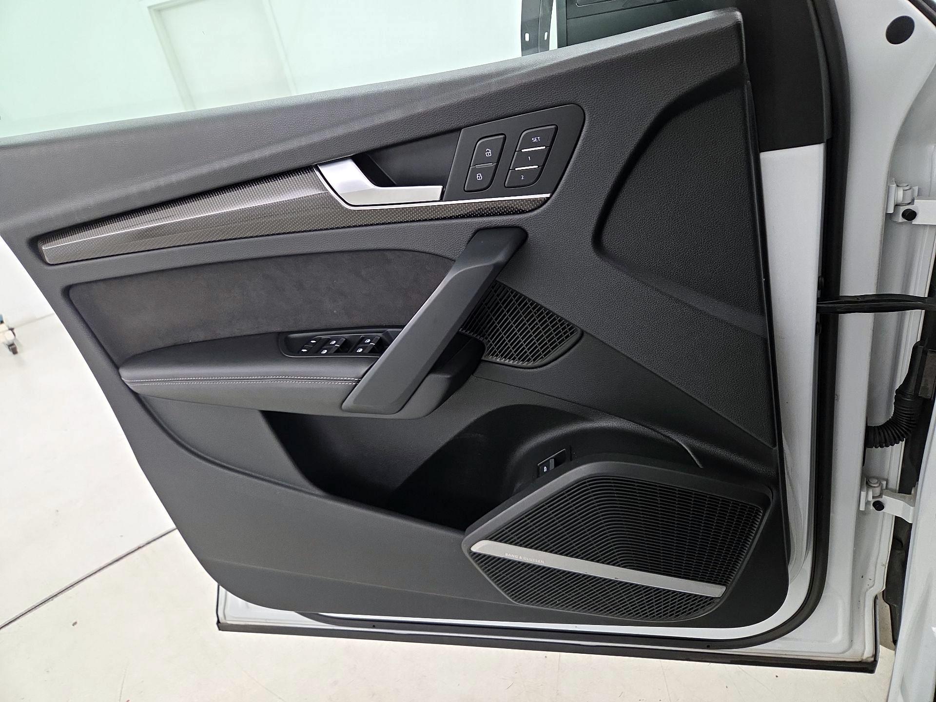 Thumbnail: 2019 Audi SQ5 - 12