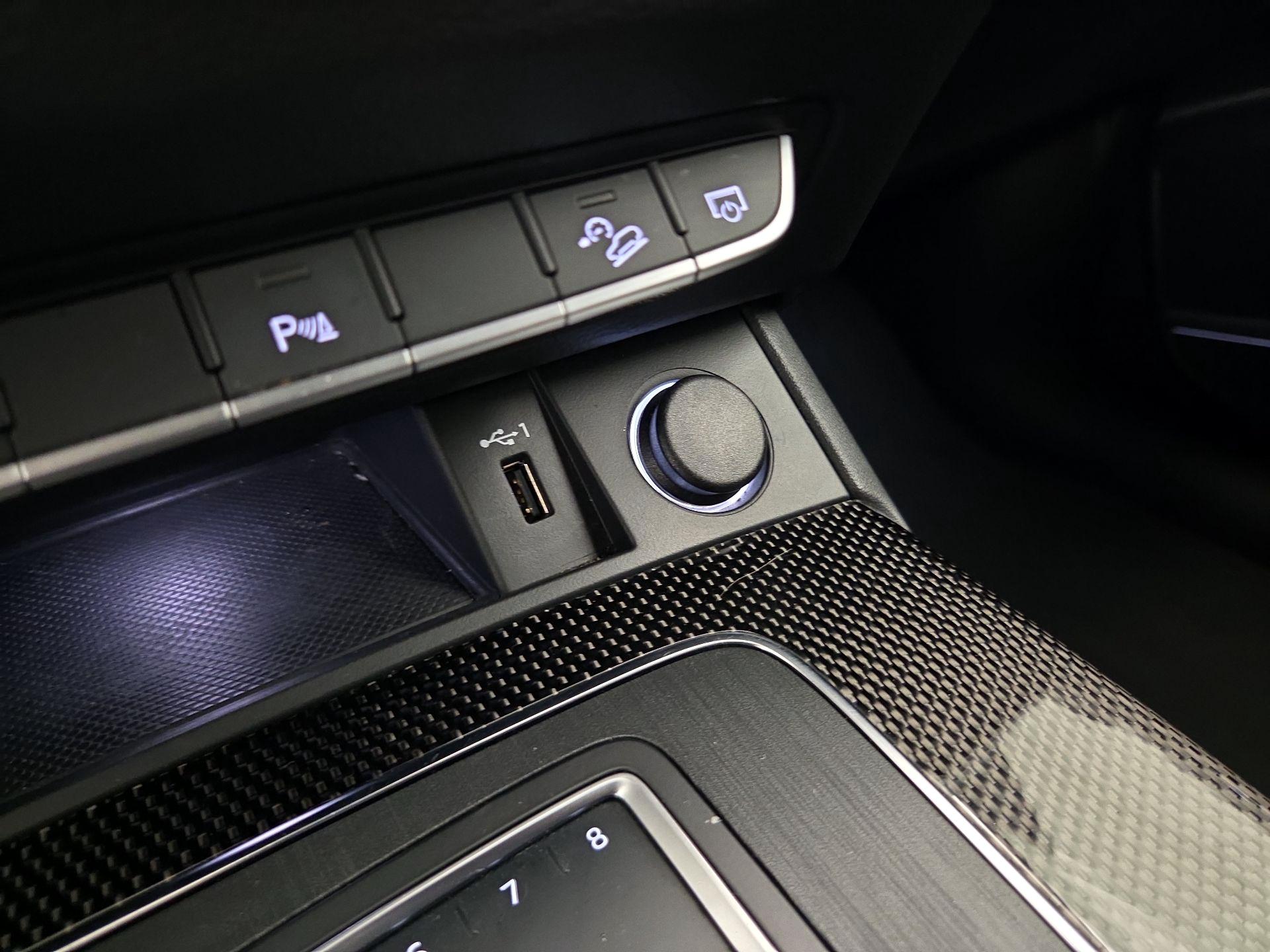 Thumbnail: 2019 Audi SQ5 - 19