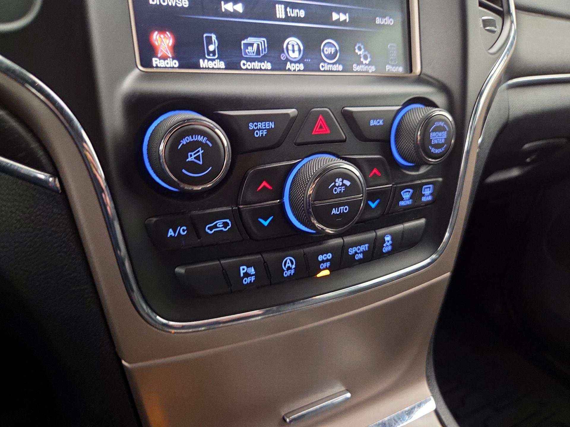 Thumbnail: 2016 Jeep Grand Cherokee - 16