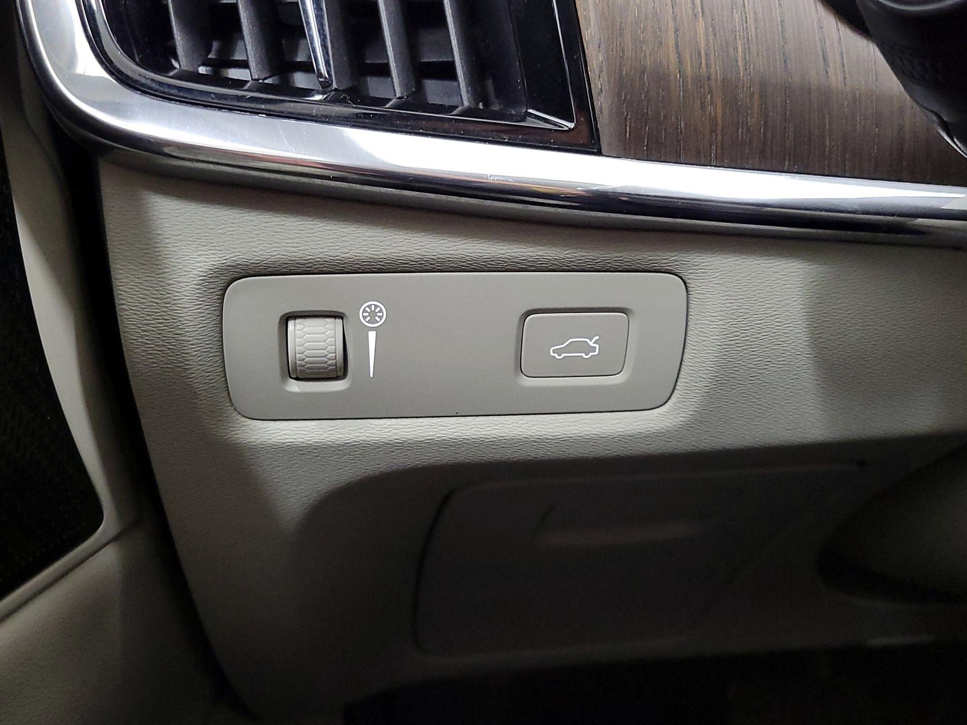 Thumbnail: 2021 Volvo S90 - 13