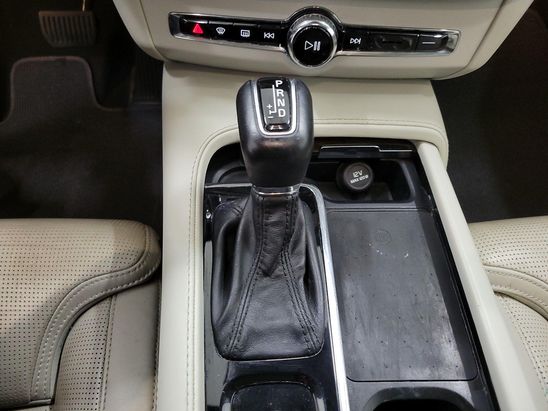 Thumbnail: 2021 Volvo S90 - 17