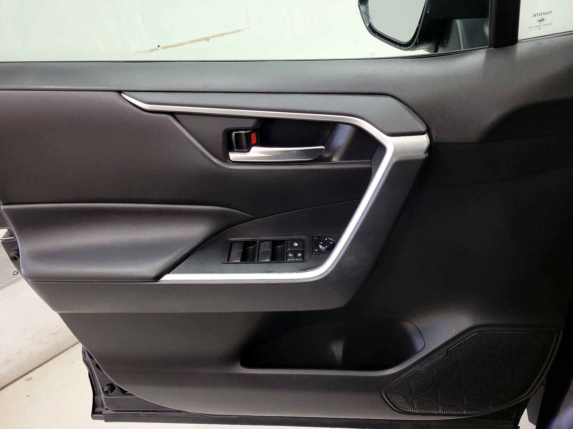 Thumbnail: 2021 Toyota RAV4 - 12