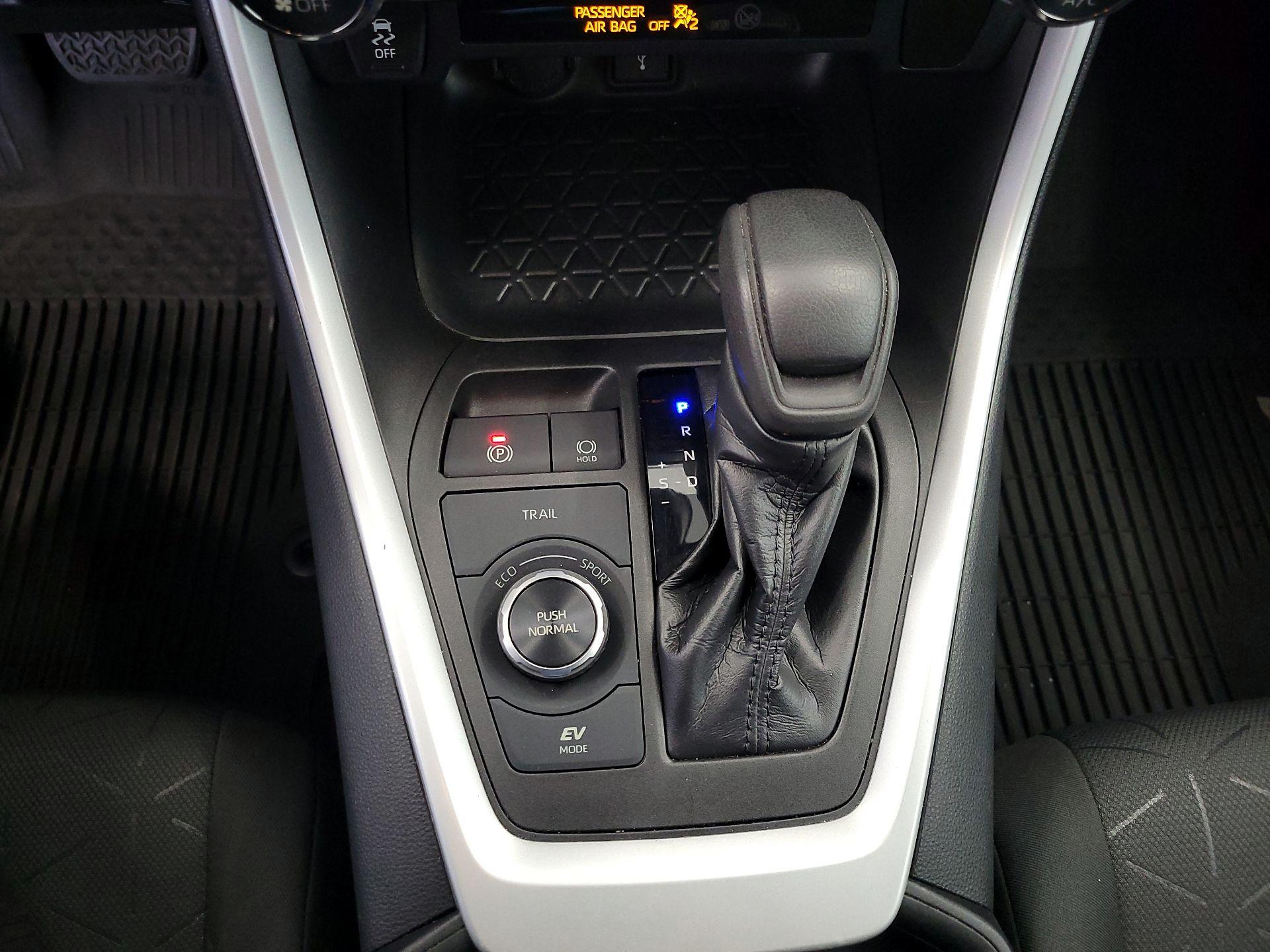 Thumbnail: 2021 Toyota RAV4 - 17