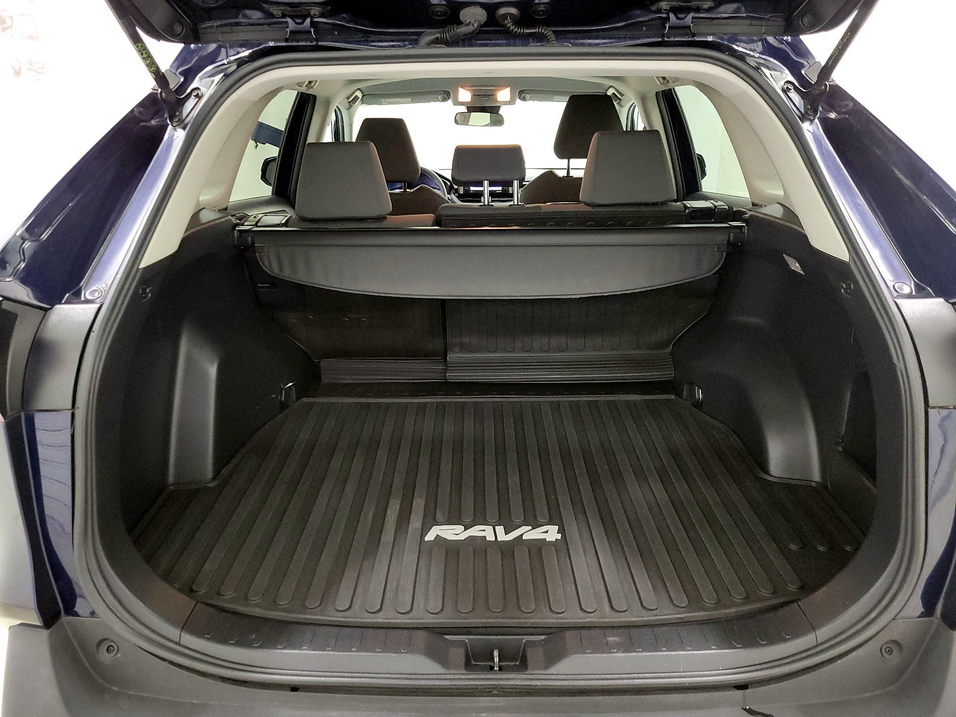 Thumbnail: 2021 Toyota RAV4 - 20