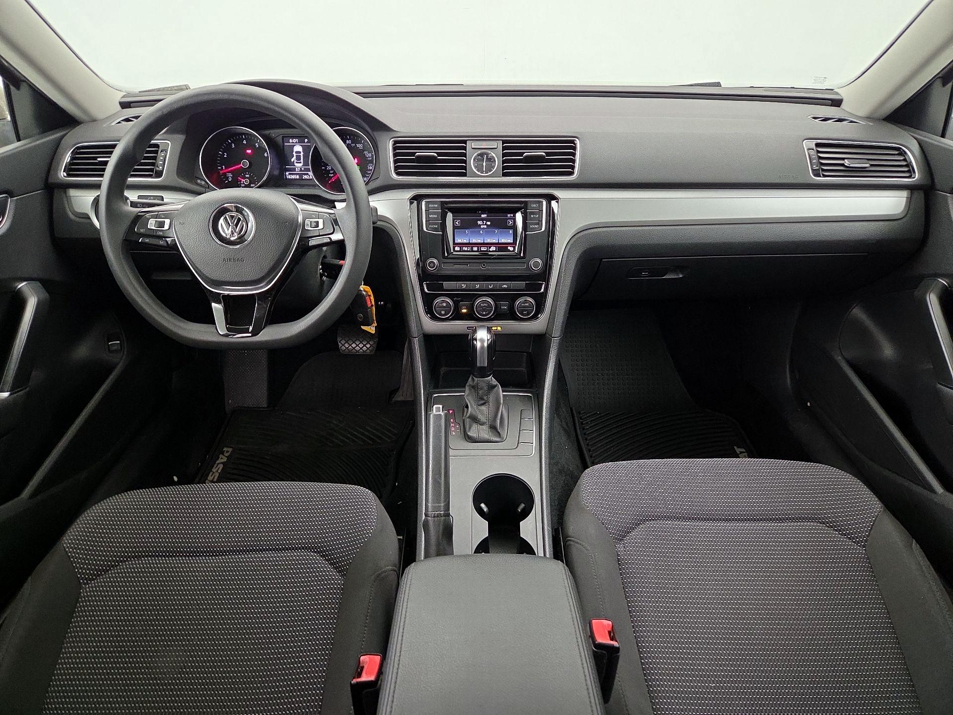 Thumbnail: 2016 Volkswagen Passat - 9