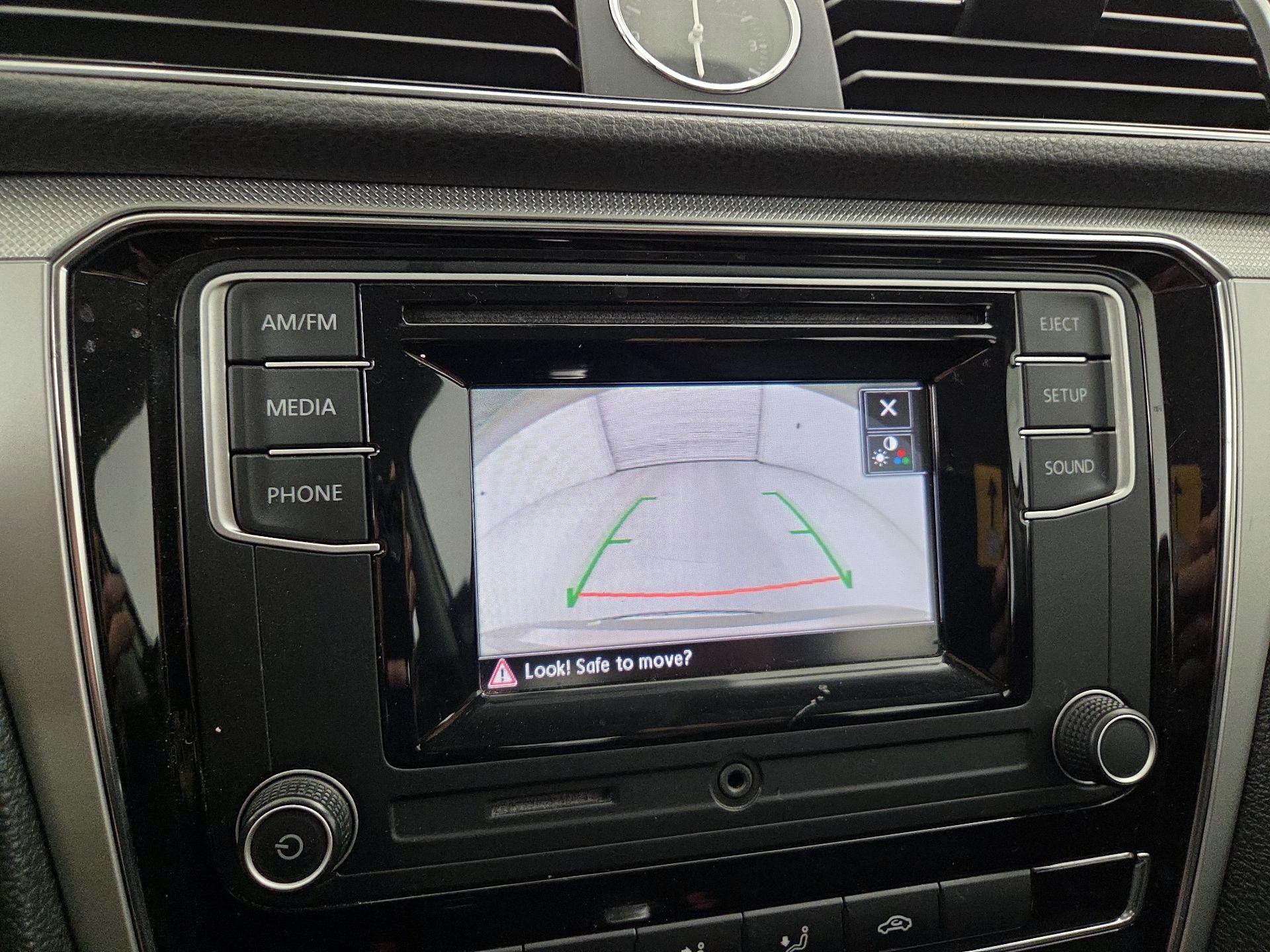 Thumbnail: 2016 Volkswagen Passat - 14