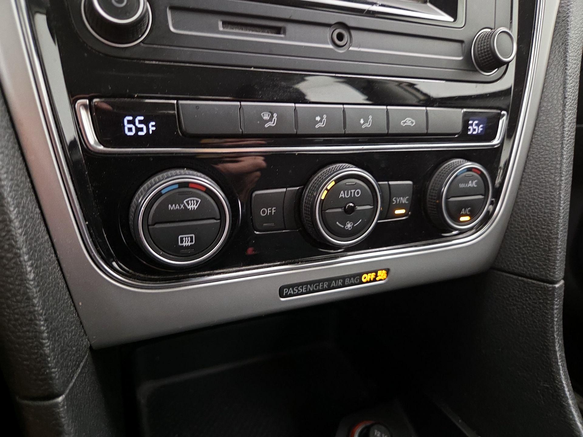 Thumbnail: 2016 Volkswagen Passat - 16