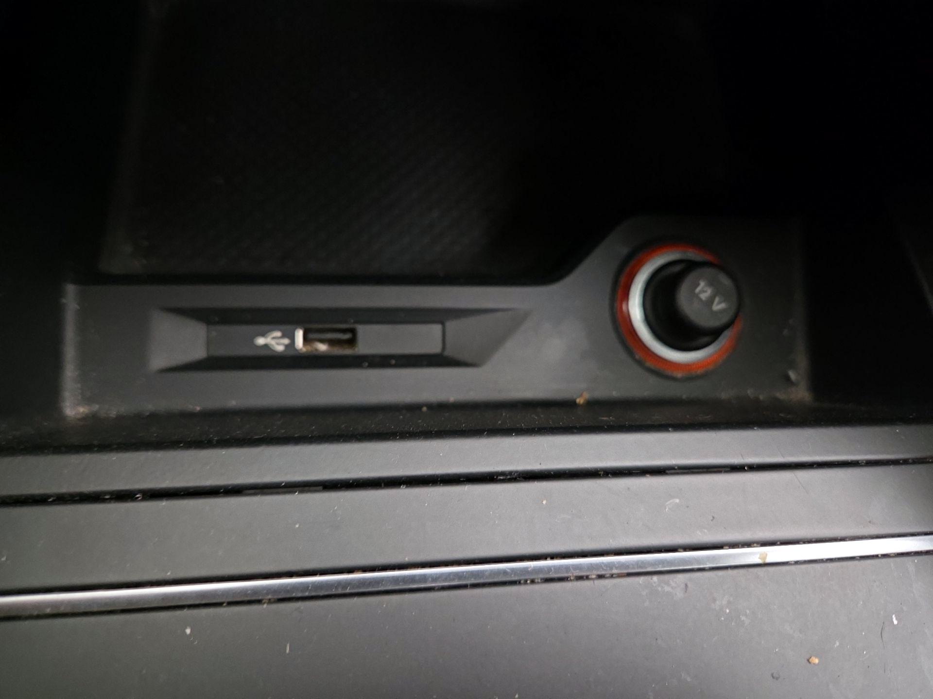 Thumbnail: 2016 Volkswagen Passat - 18