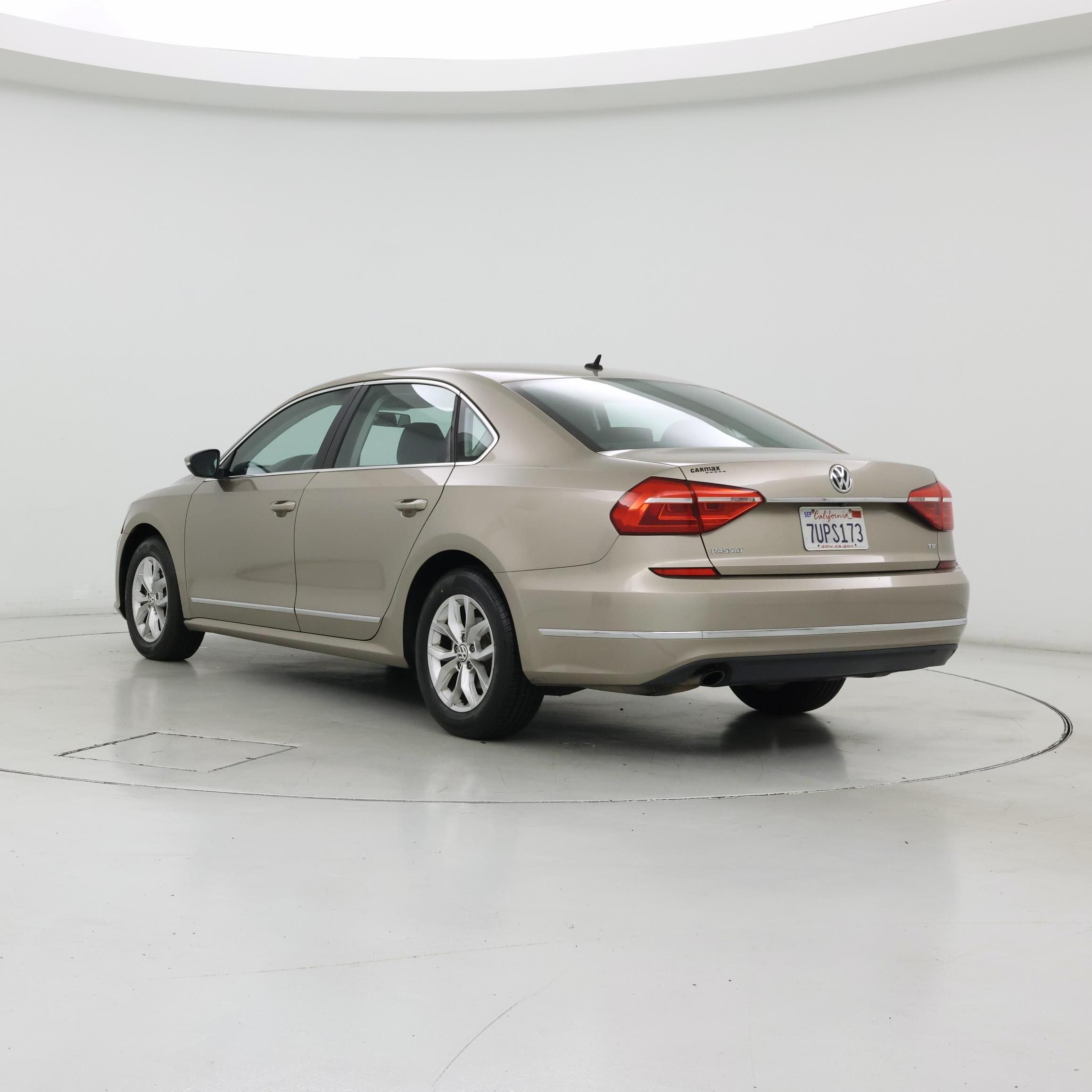 Thumbnail: 2016 Volkswagen Passat - 2