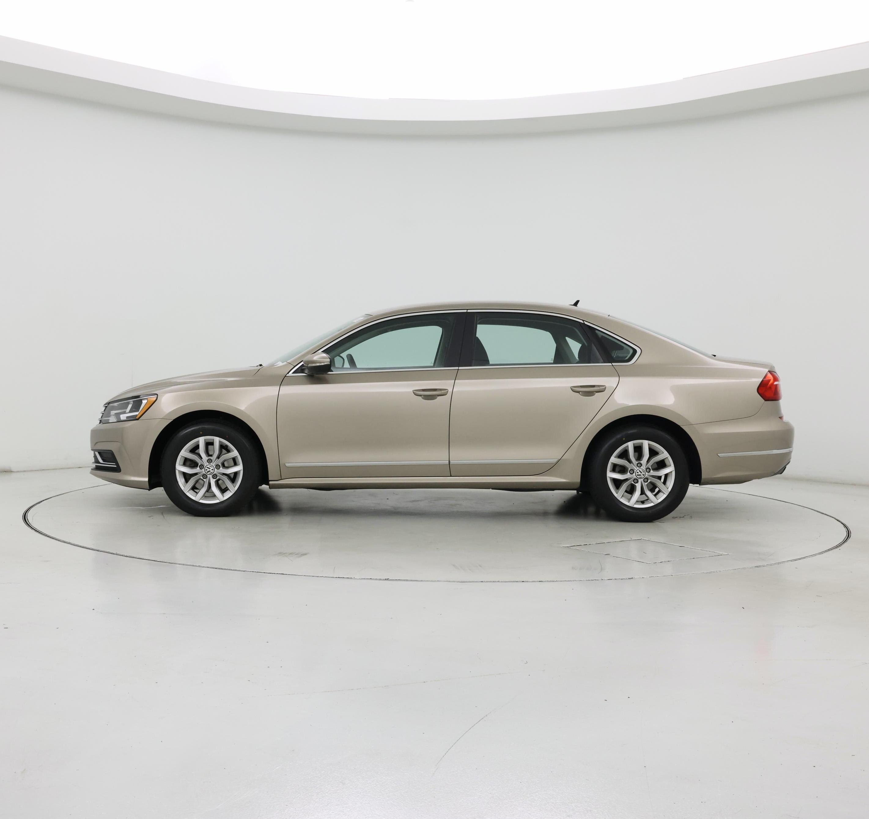 Thumbnail: 2016 Volkswagen Passat - 3