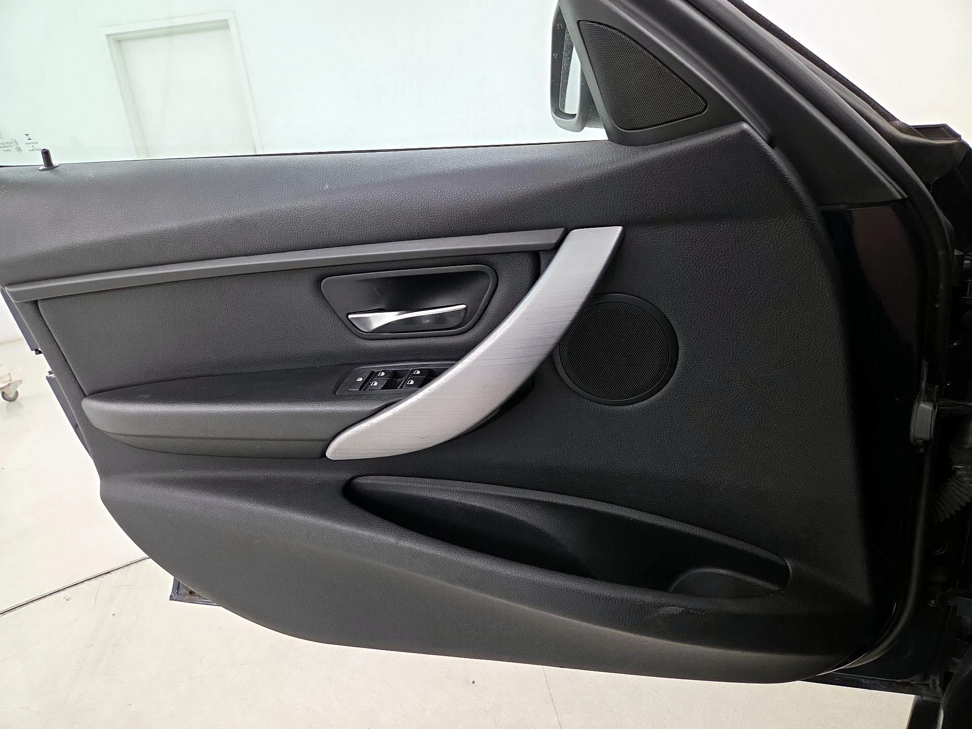 Thumbnail: 2015 BMW 3 Series - 12