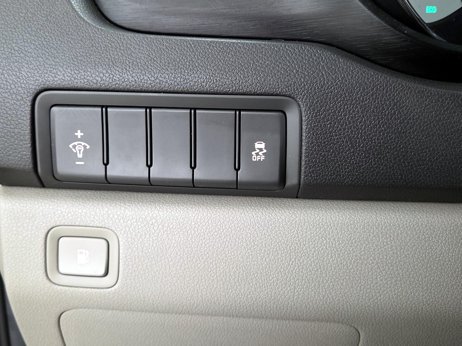 Thumbnail: 2017 Kia Sedona - 13