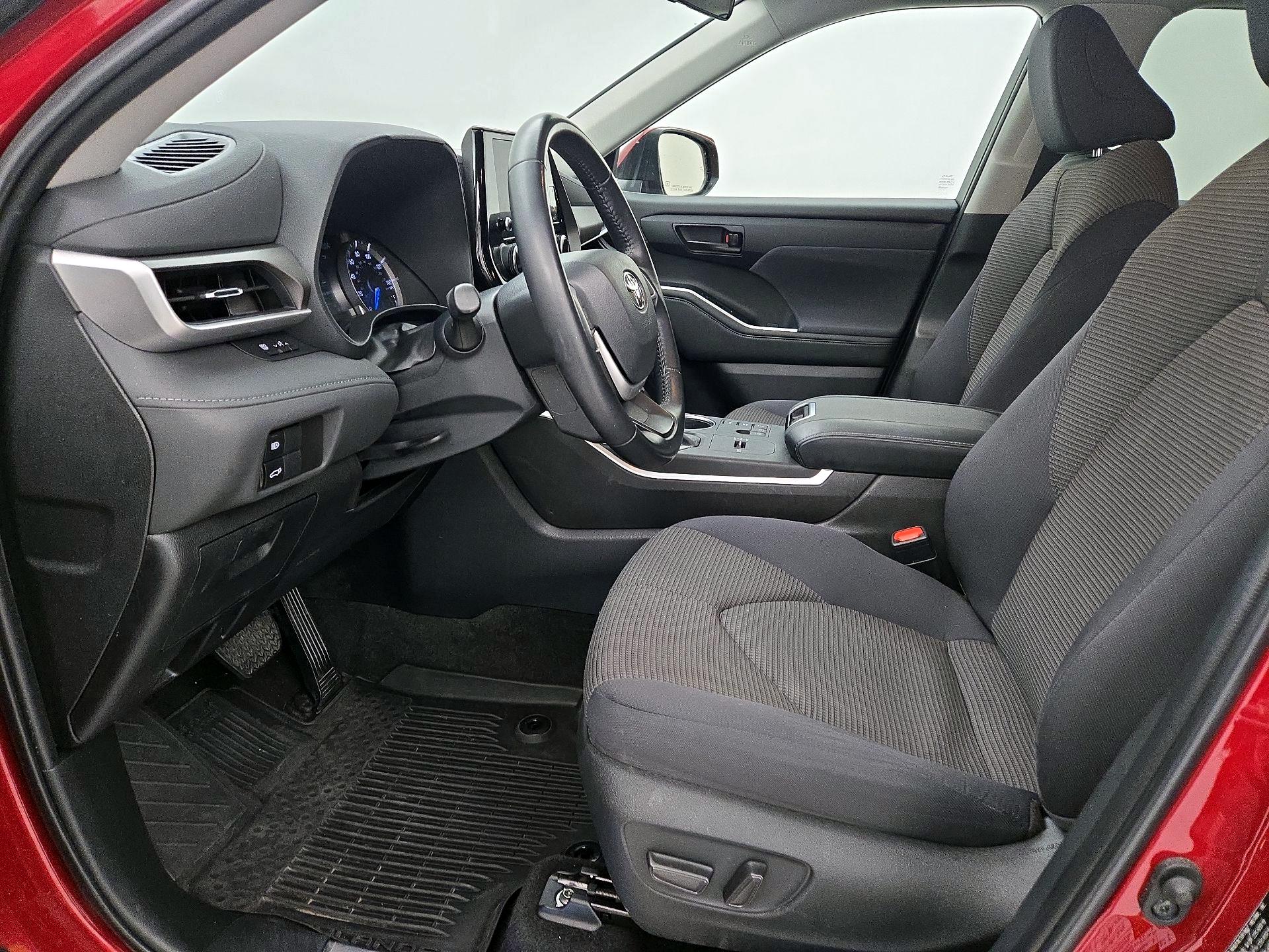 Thumbnail: 2023 Toyota Highlander - 11