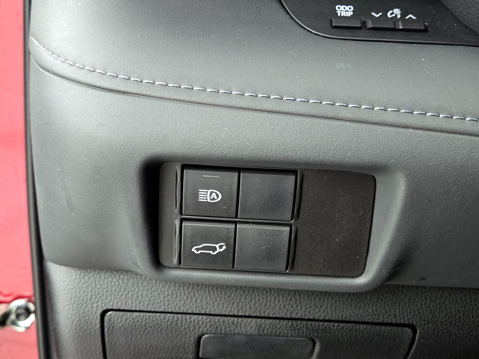 Thumbnail: 2023 Toyota Highlander - 13