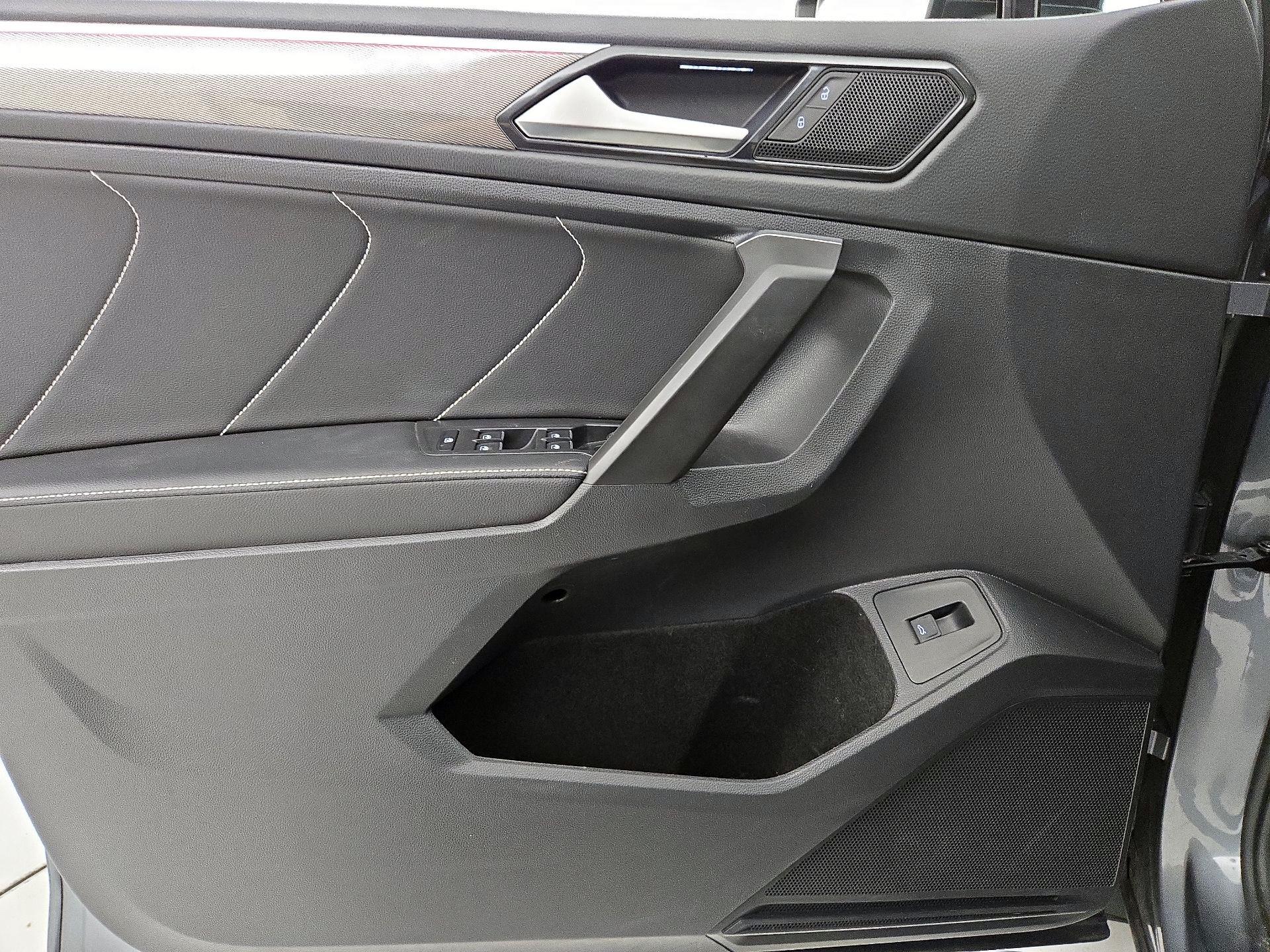 Thumbnail: 2022 Volkswagen Tiguan - 12