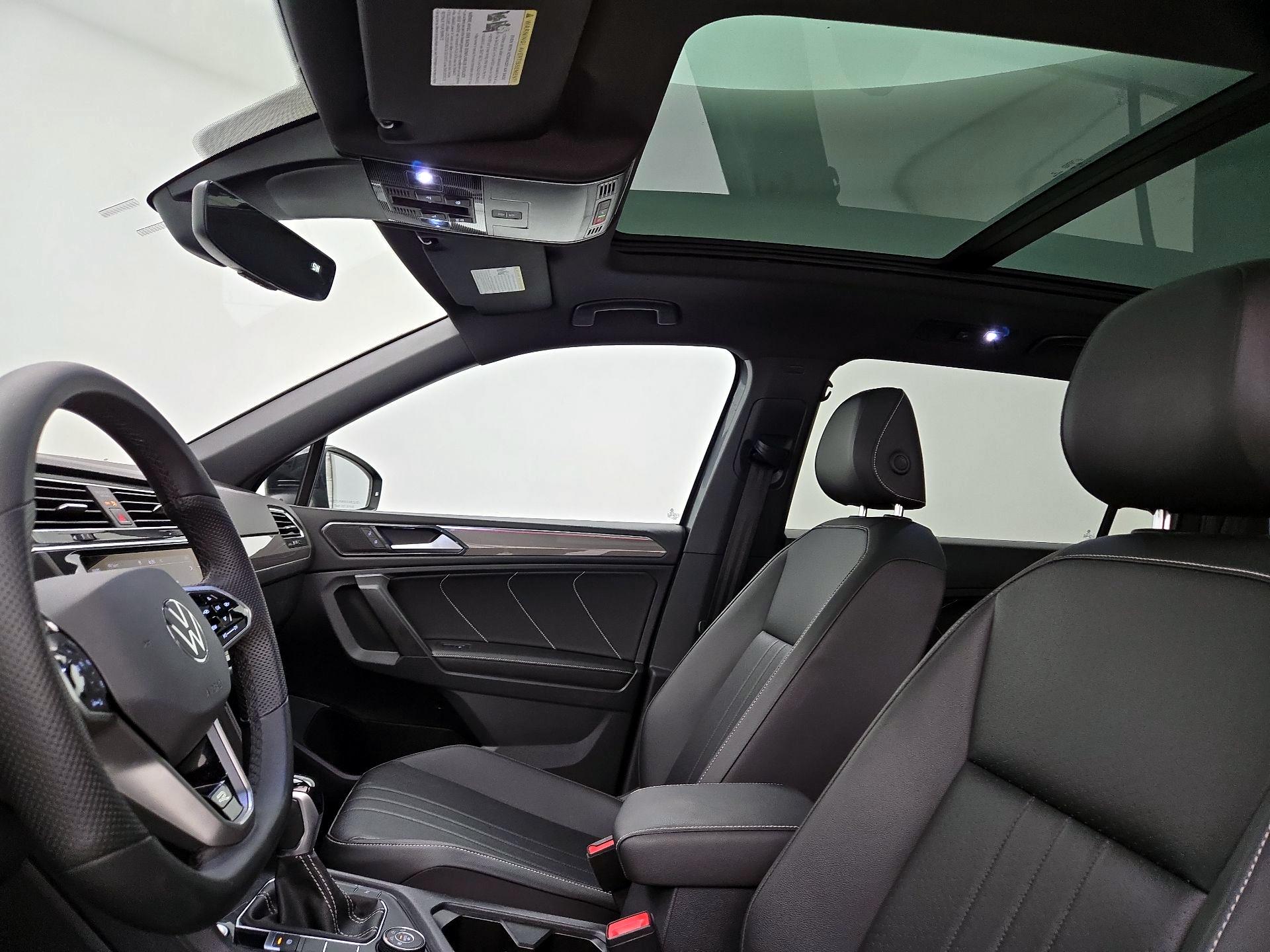 Thumbnail: 2022 Volkswagen Tiguan - 18