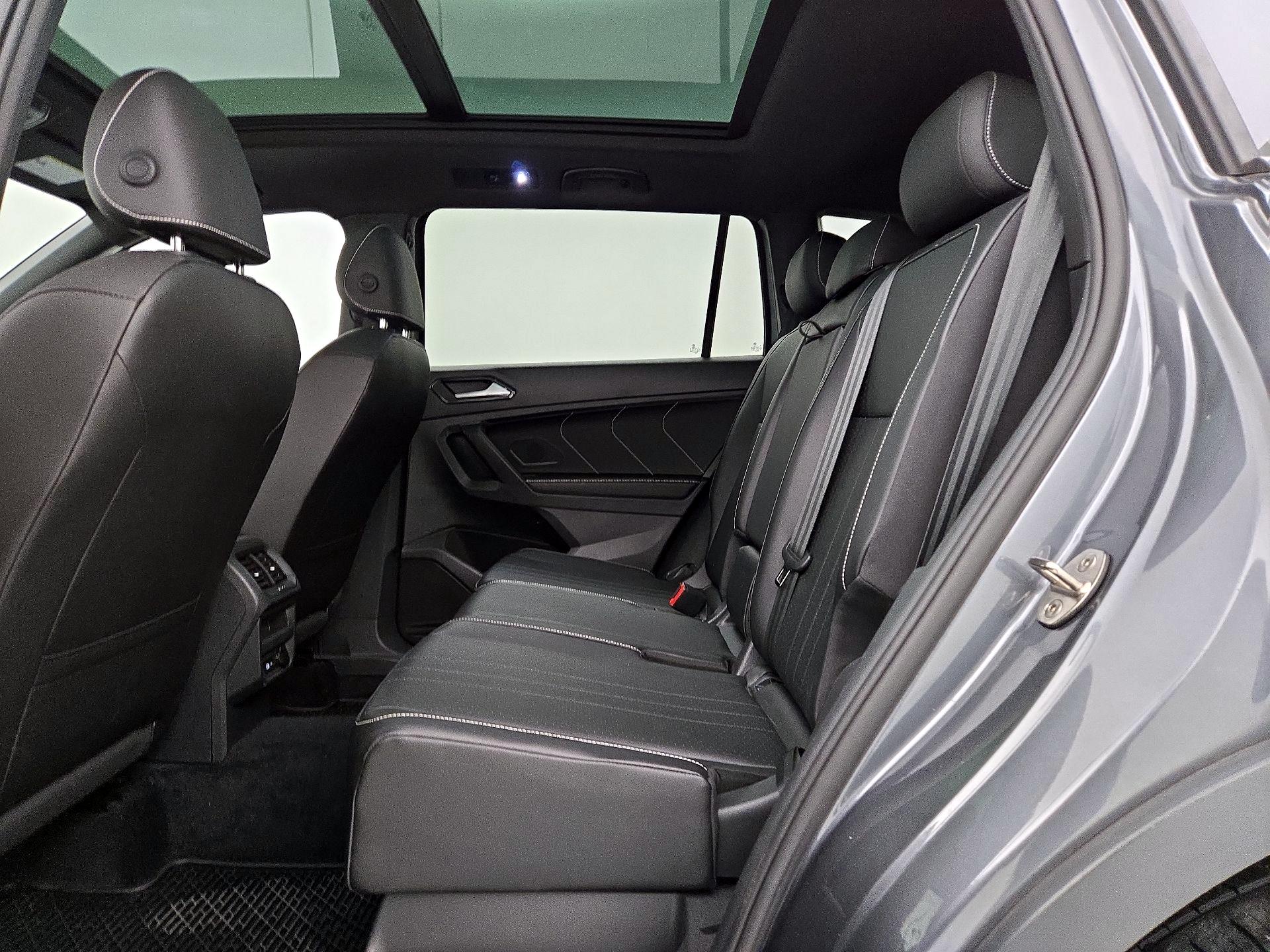 Thumbnail: 2022 Volkswagen Tiguan - 19