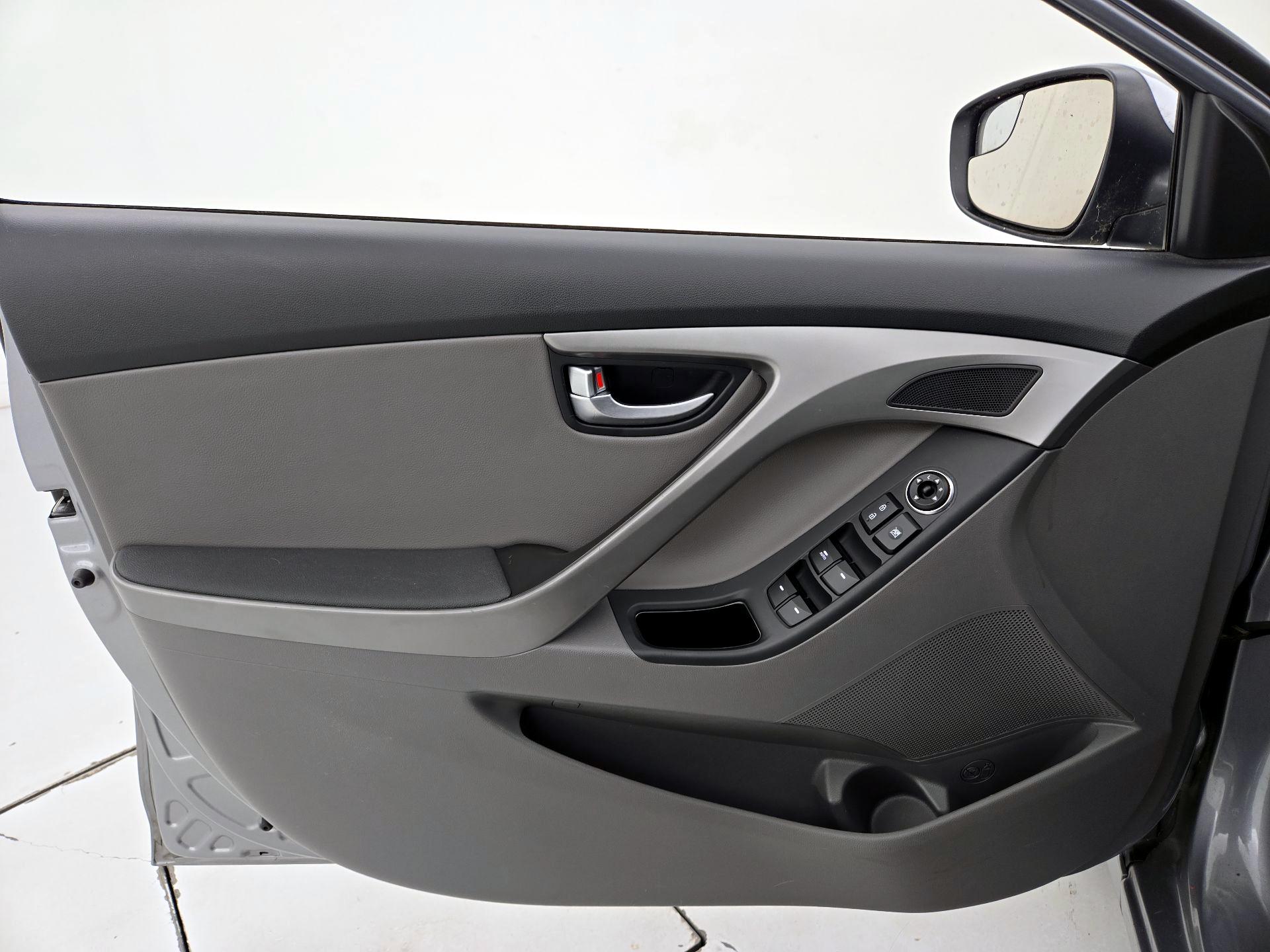 Thumbnail: 2015 Hyundai Elantra - 12