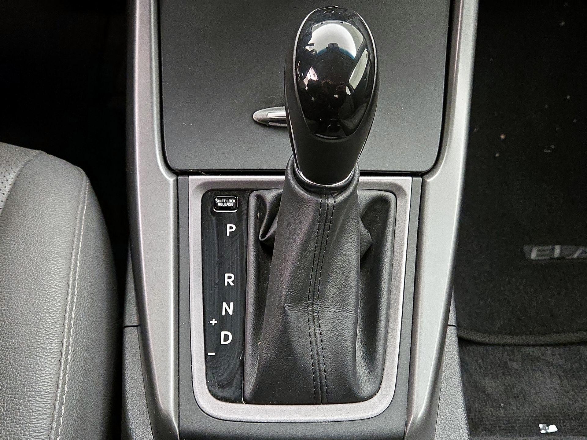 Thumbnail: 2015 Hyundai Elantra - 17