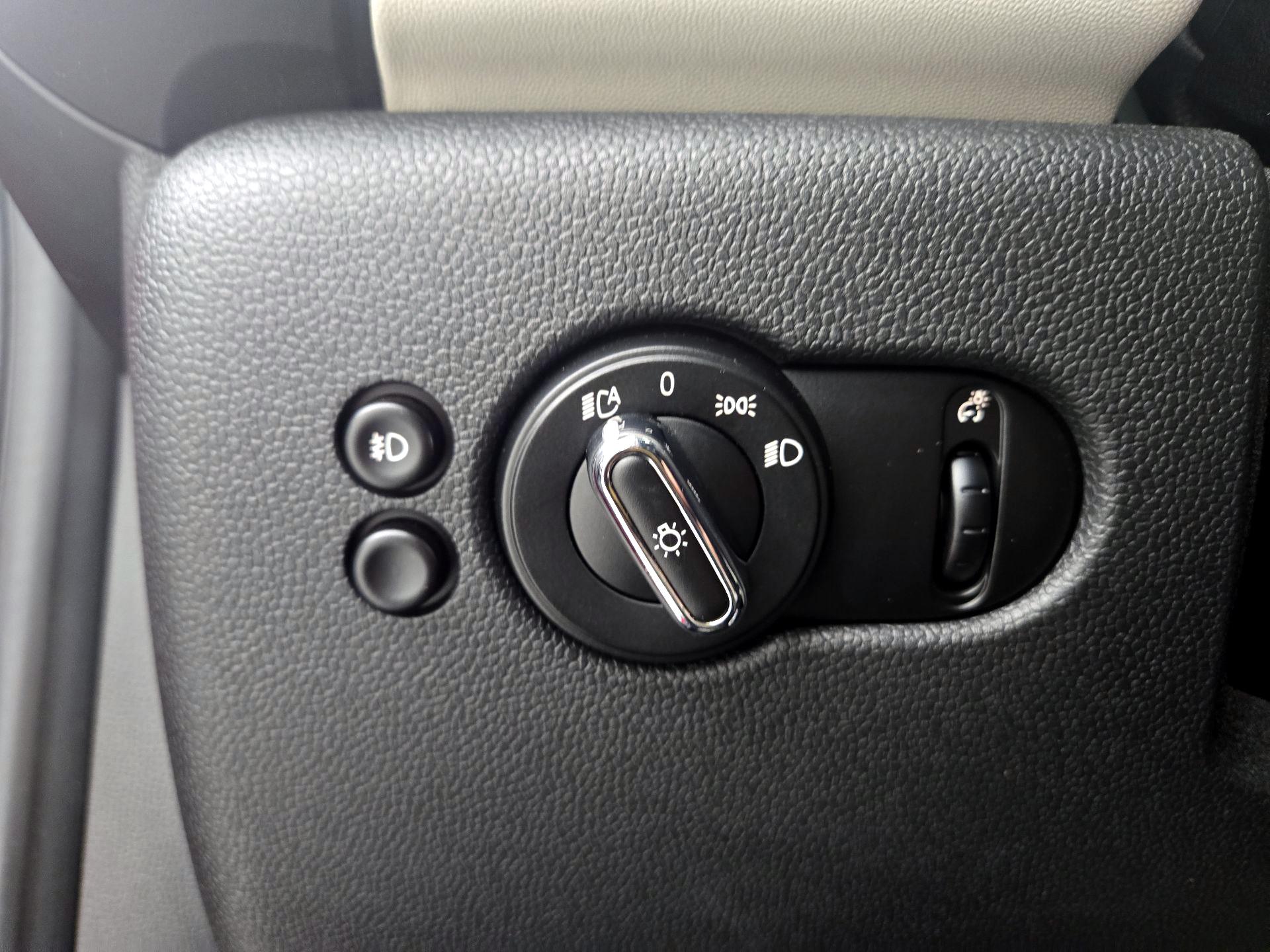 Thumbnail: 2020 MINI Cooper Hardtop - 13