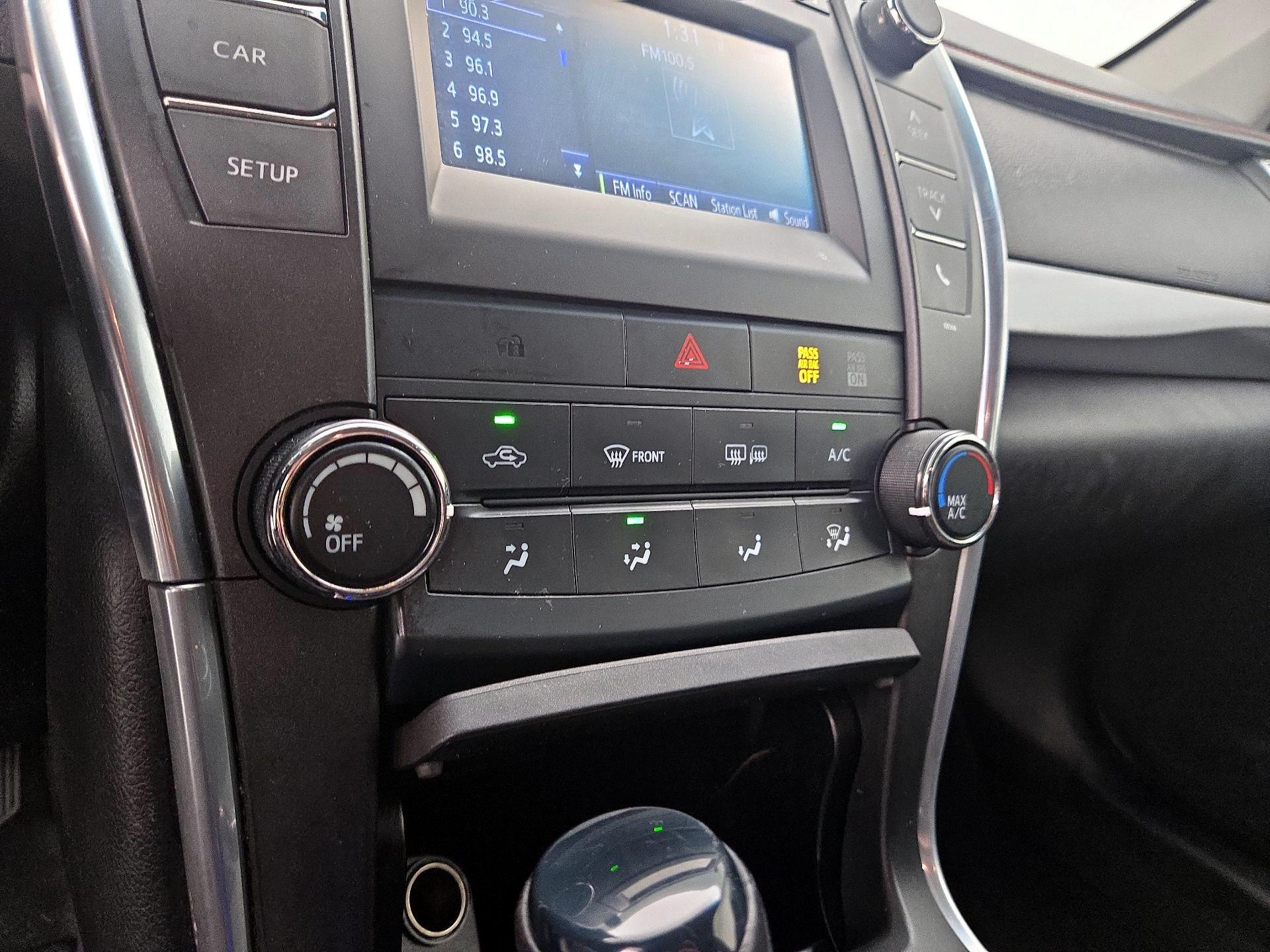 Thumbnail: 2015 Toyota Camry - 16