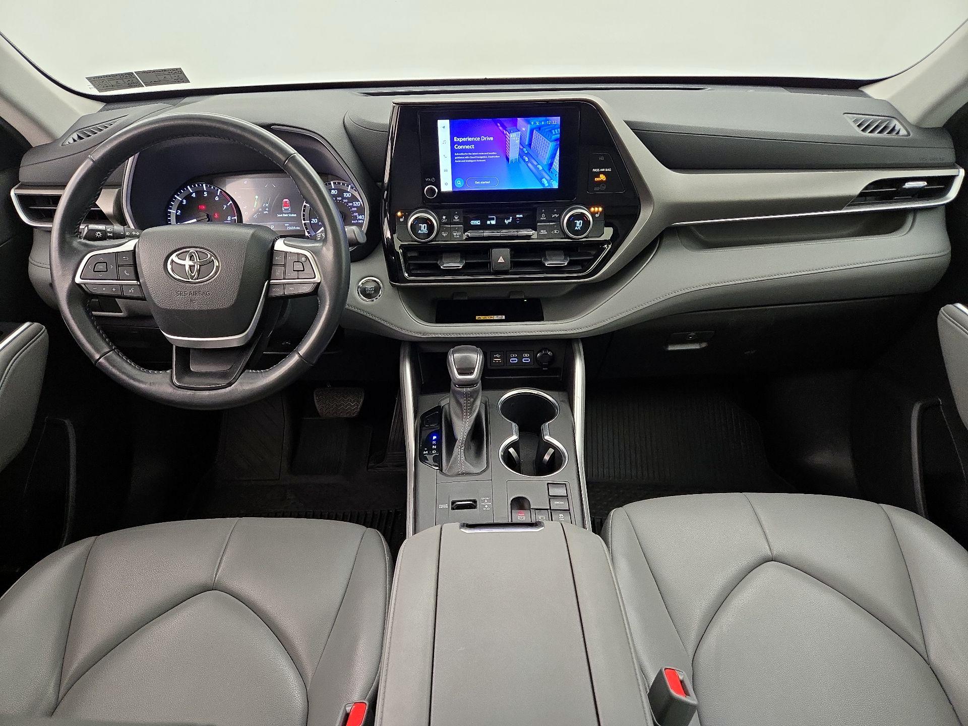 Thumbnail: 2023 Toyota Highlander - 9