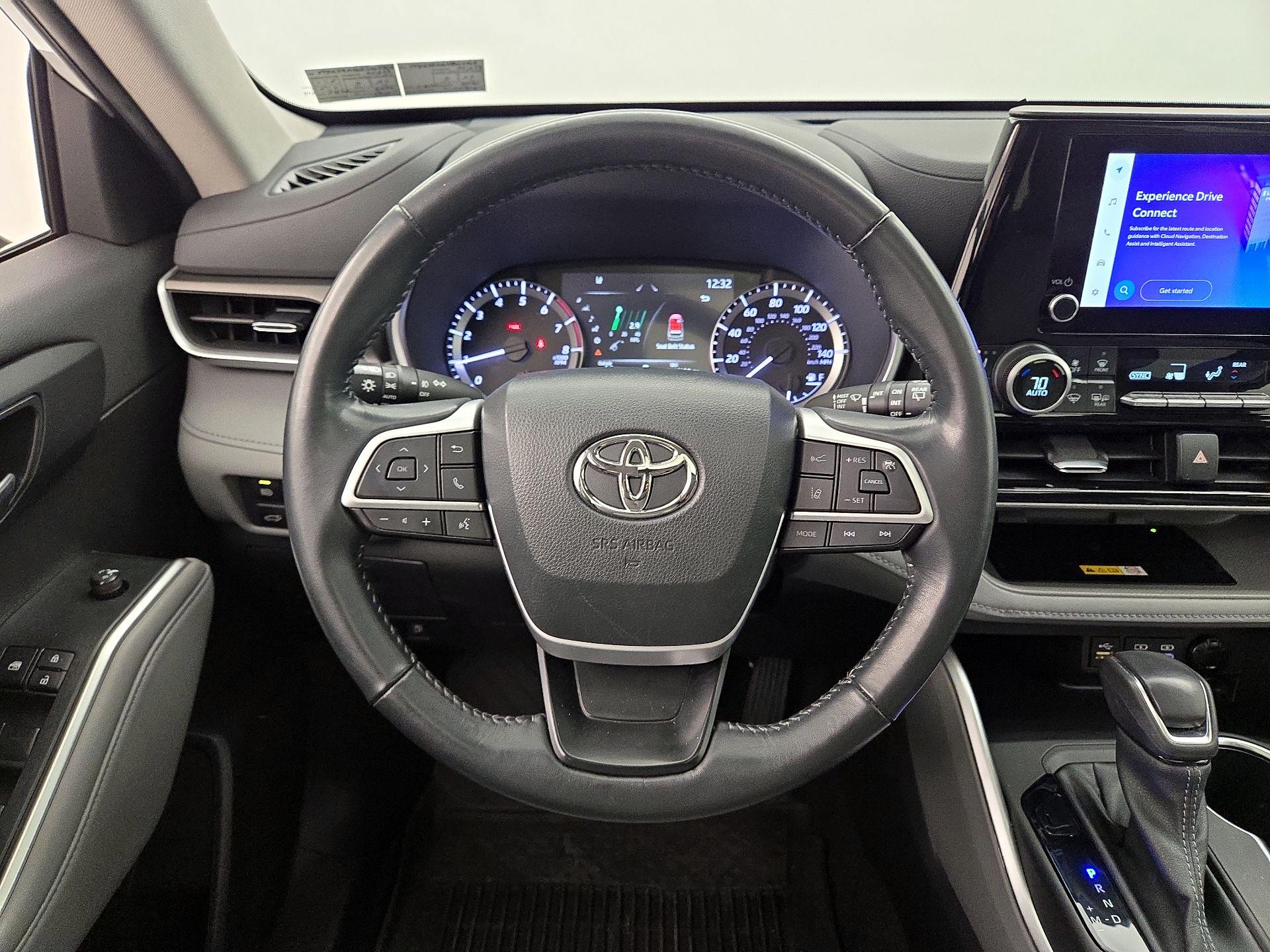 Thumbnail: 2023 Toyota Highlander - 10