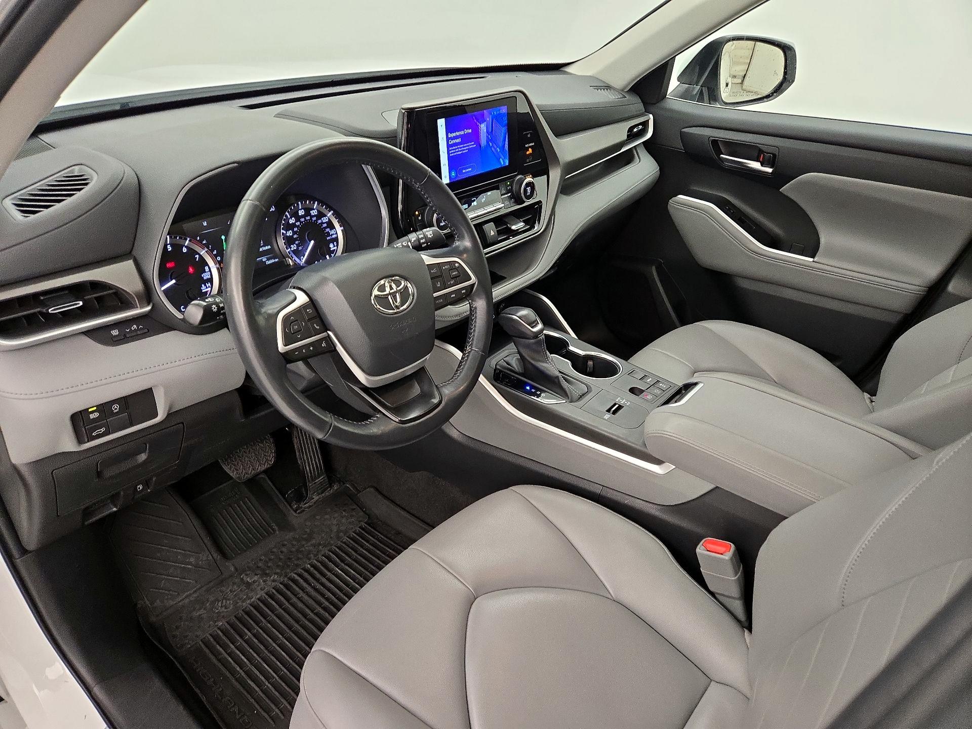 Thumbnail: 2023 Toyota Highlander - 11