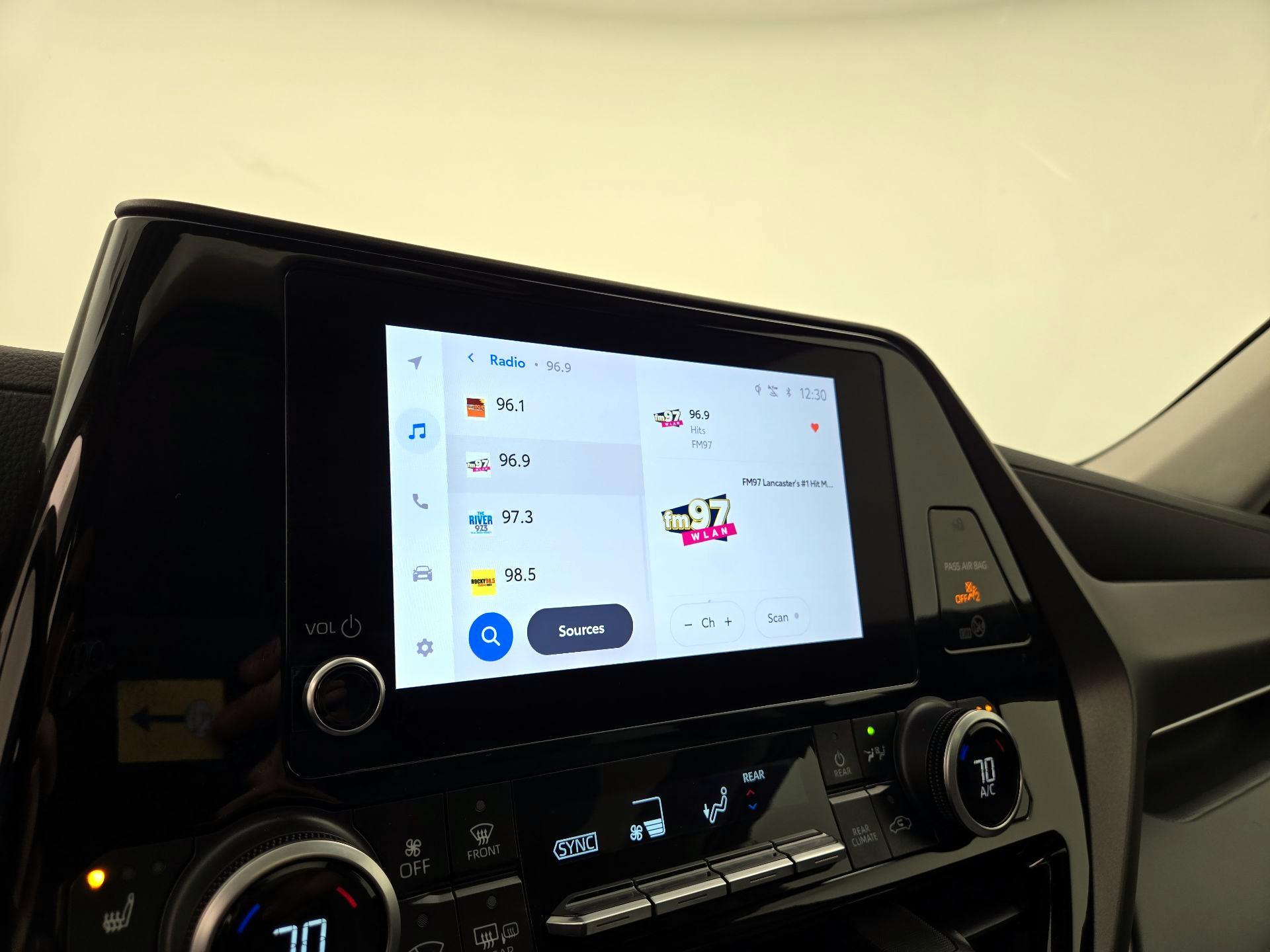 Thumbnail: 2023 Toyota Highlander - 15