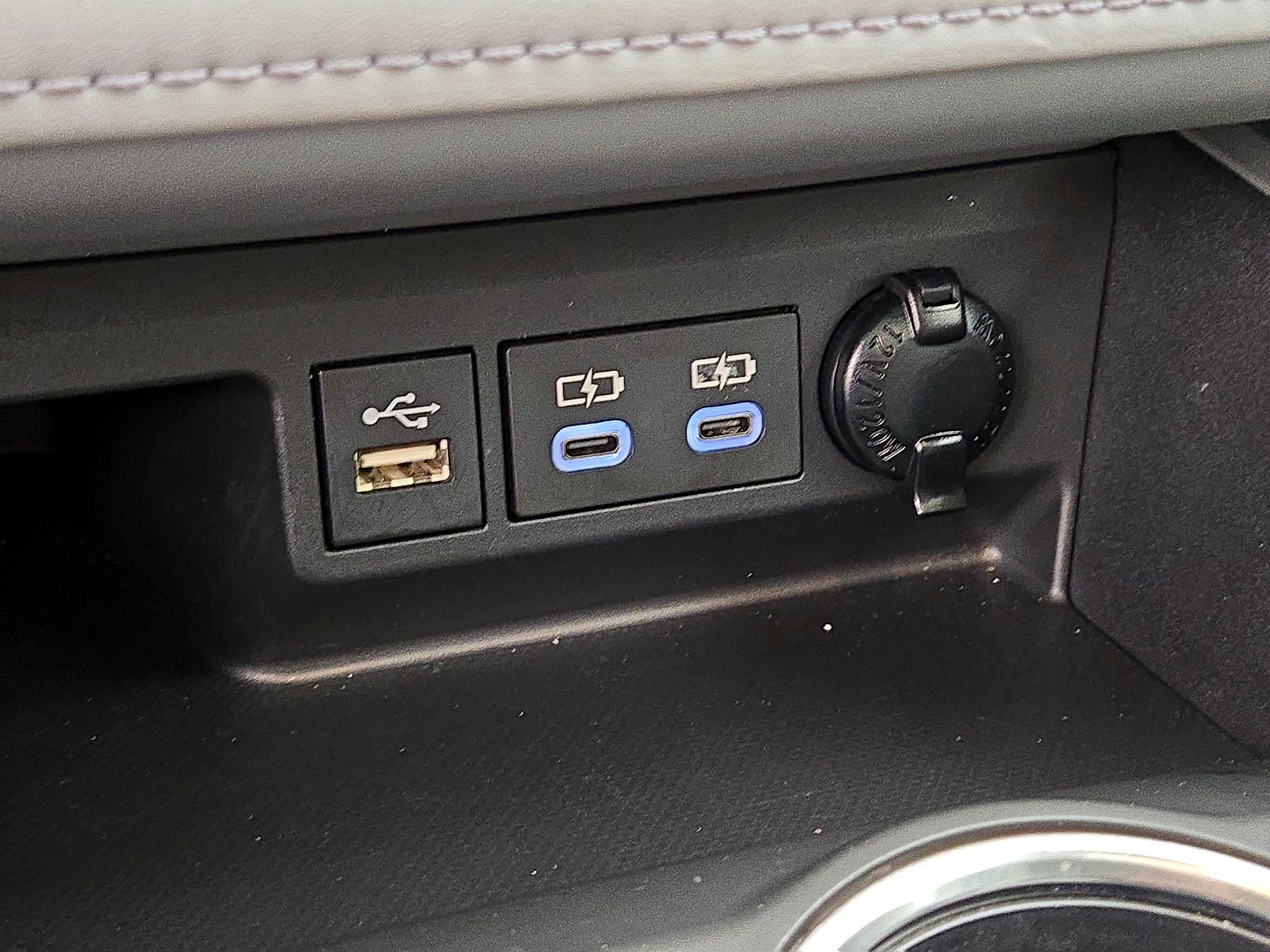 Thumbnail: 2023 Toyota Highlander - 18