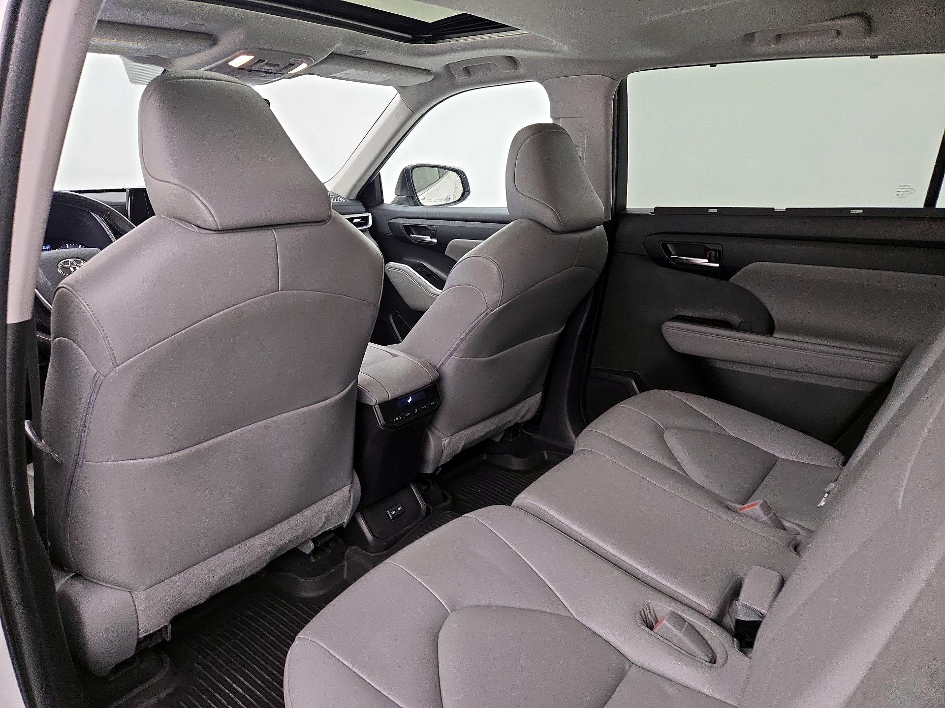 Thumbnail: 2023 Toyota Highlander - 20