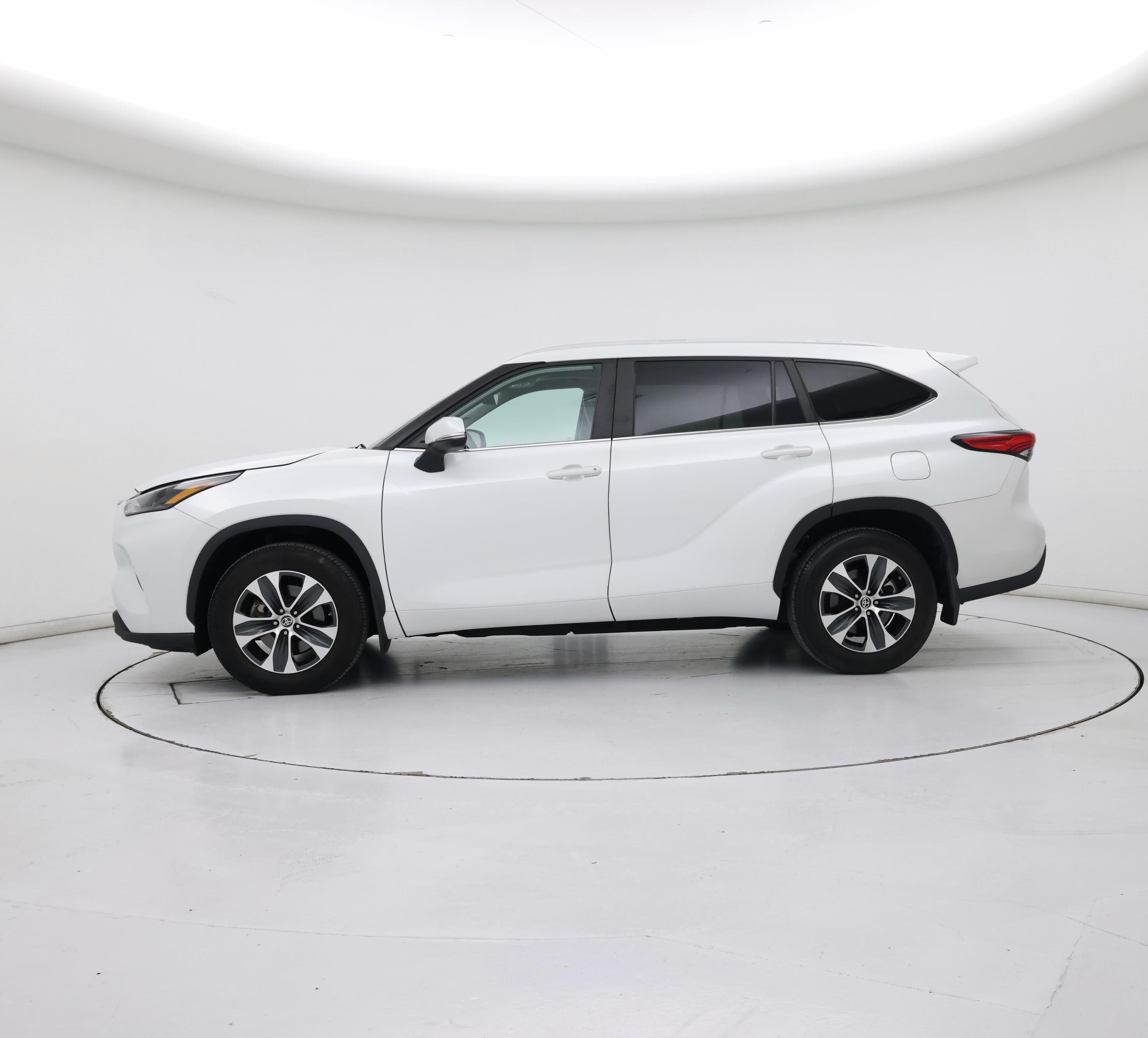 Thumbnail: 2023 Toyota Highlander - 3