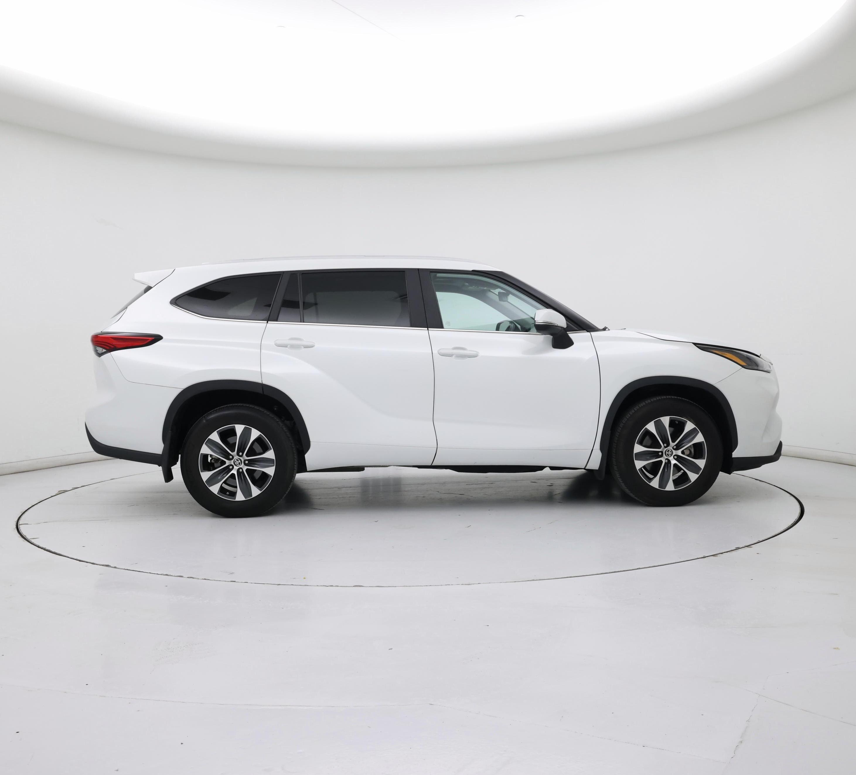 Thumbnail: 2023 Toyota Highlander - 7