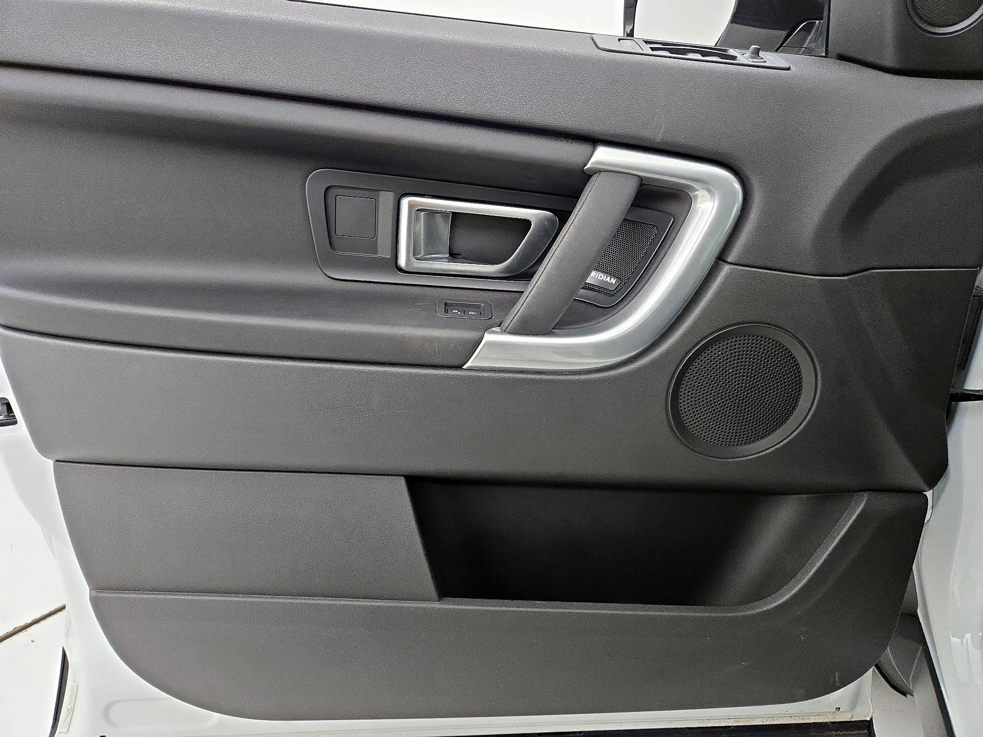 Thumbnail: 2019 Land Rover Discovery Sport - 12