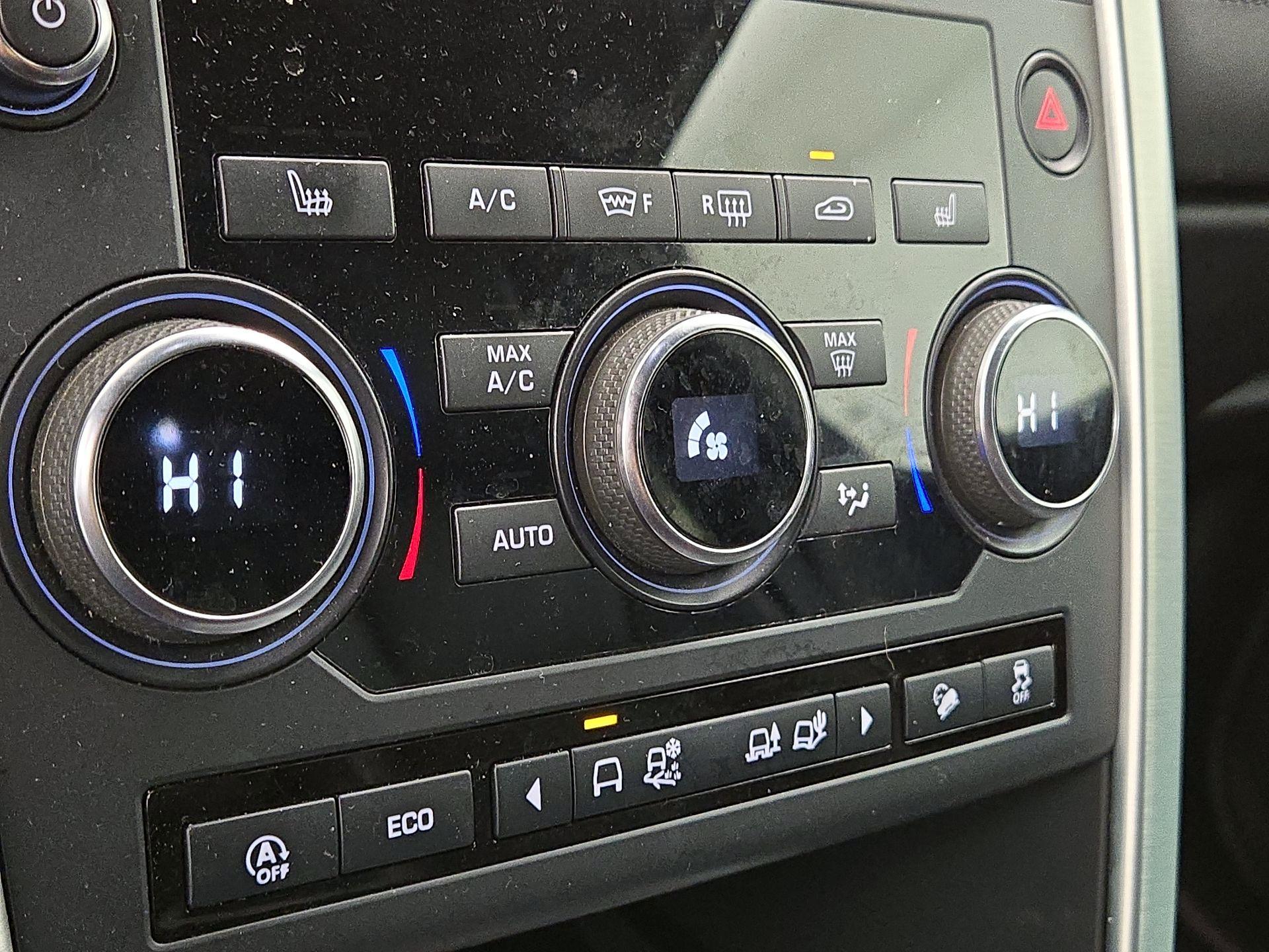 Thumbnail: 2019 Land Rover Discovery Sport - 16