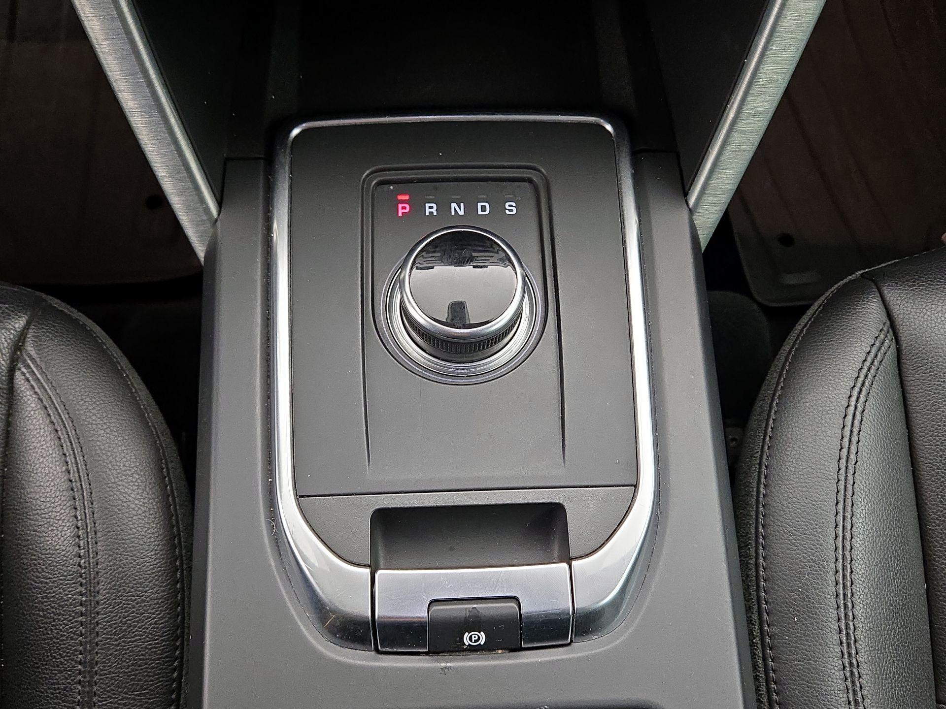 Thumbnail: 2019 Land Rover Discovery Sport - 17