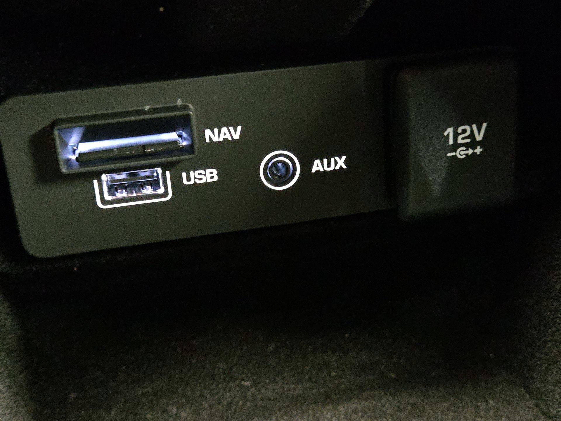 Thumbnail: 2019 Land Rover Discovery Sport - 18