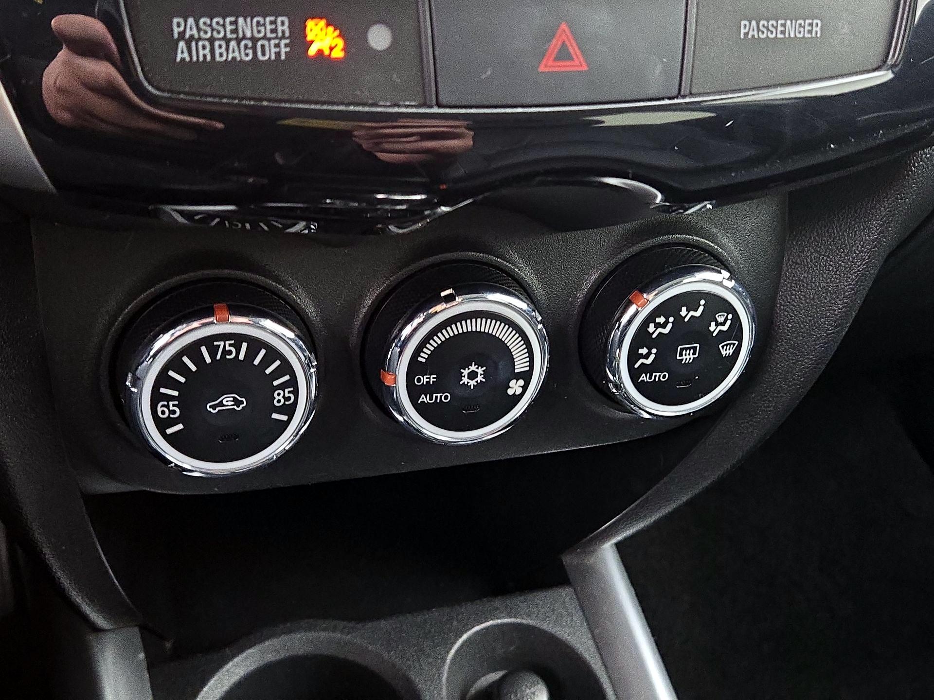 Thumbnail: 2014 Mitsubishi Outlander Sport - 16